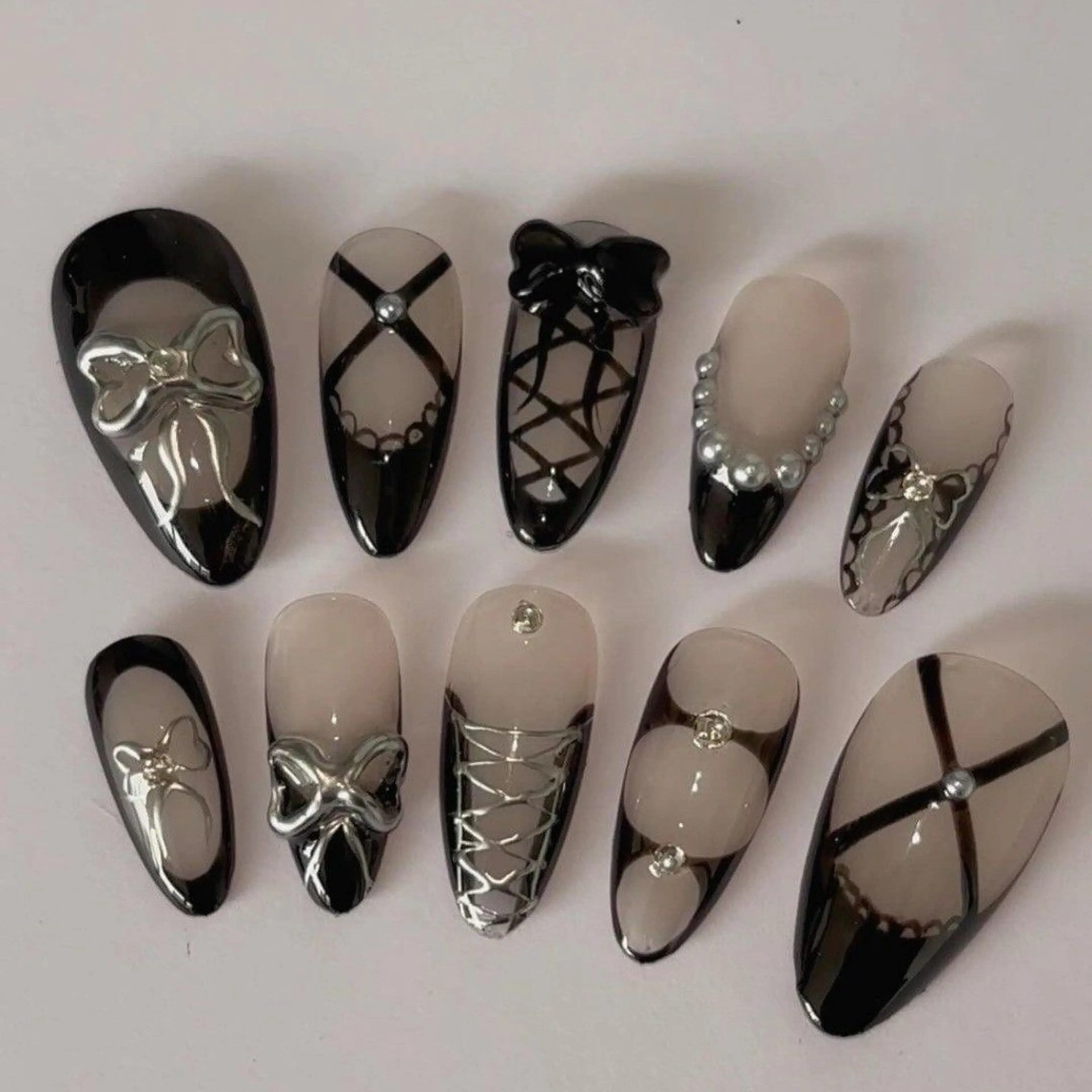 ネイル マグネットネイル ピンク ネイルチップ 冬ネイル クリスマス ハンドネイル Lee Nailsのネイルデザイン