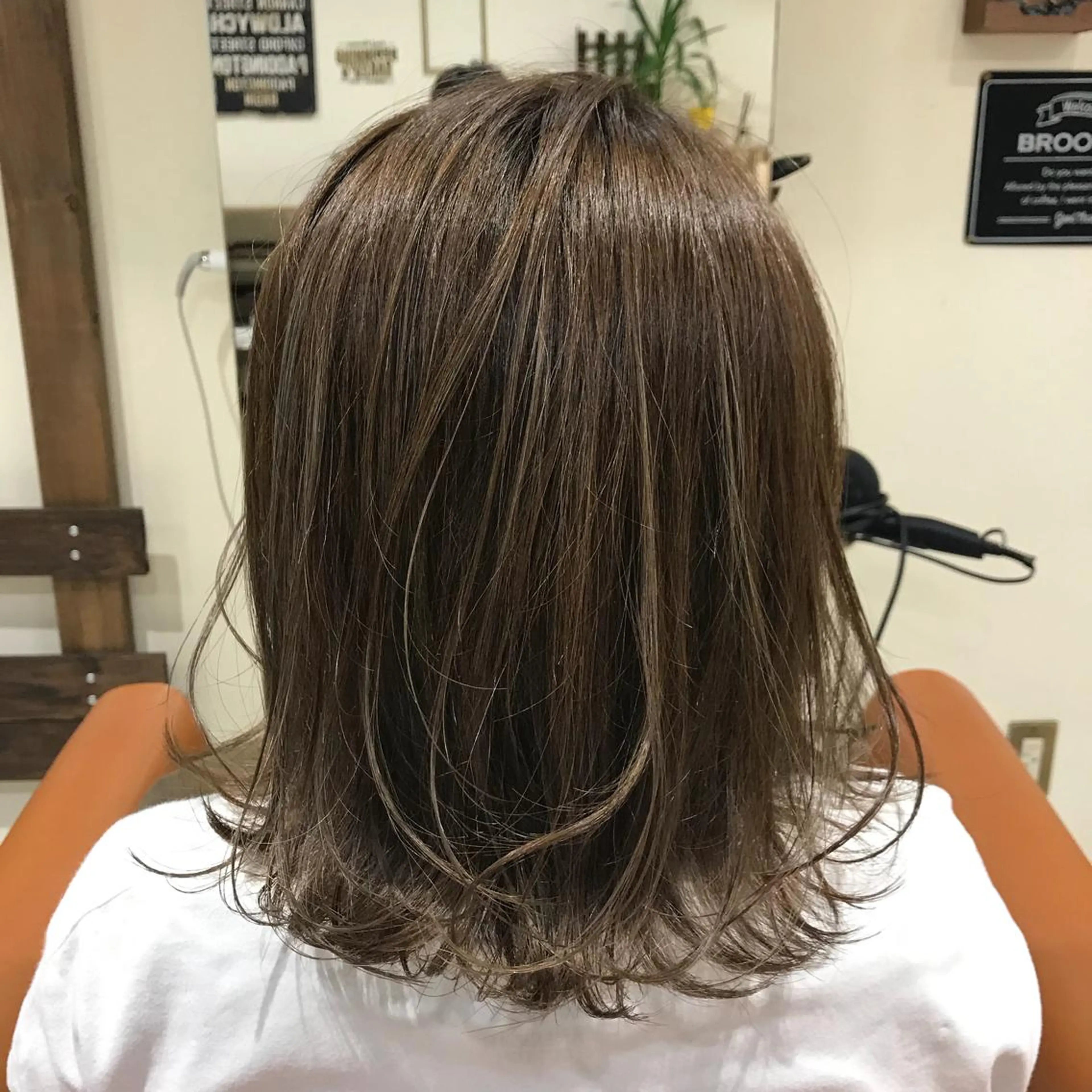 ショート カラー アッシュ 外ハネヘア 【透明感、艶髪】西村 有司のヘアスタイル