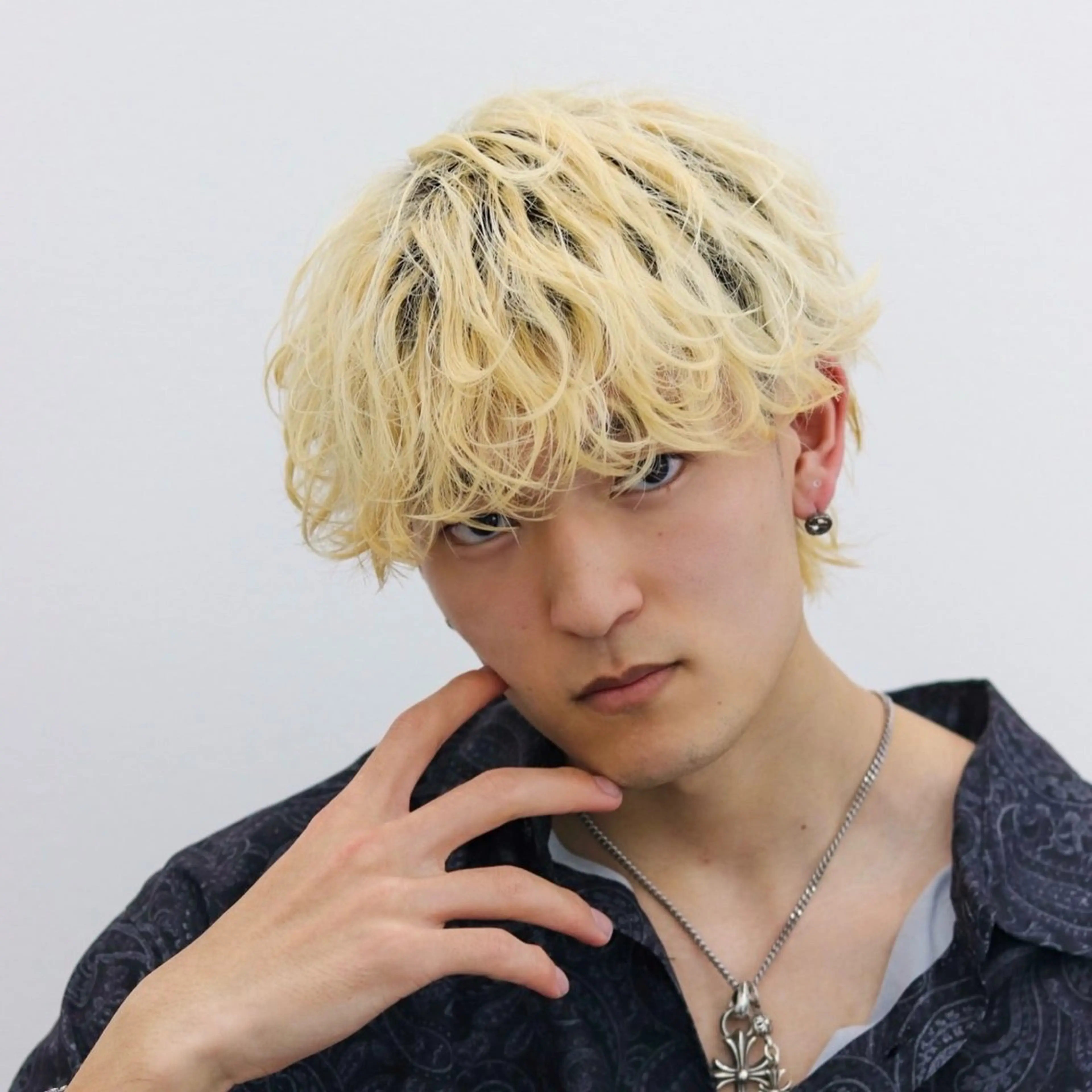 ミディアム カラー メンズ カット ヘアカラー トリートメント 渋谷のブリーチカラー シェフ🧑‍🍳蓮のヘアスタイル