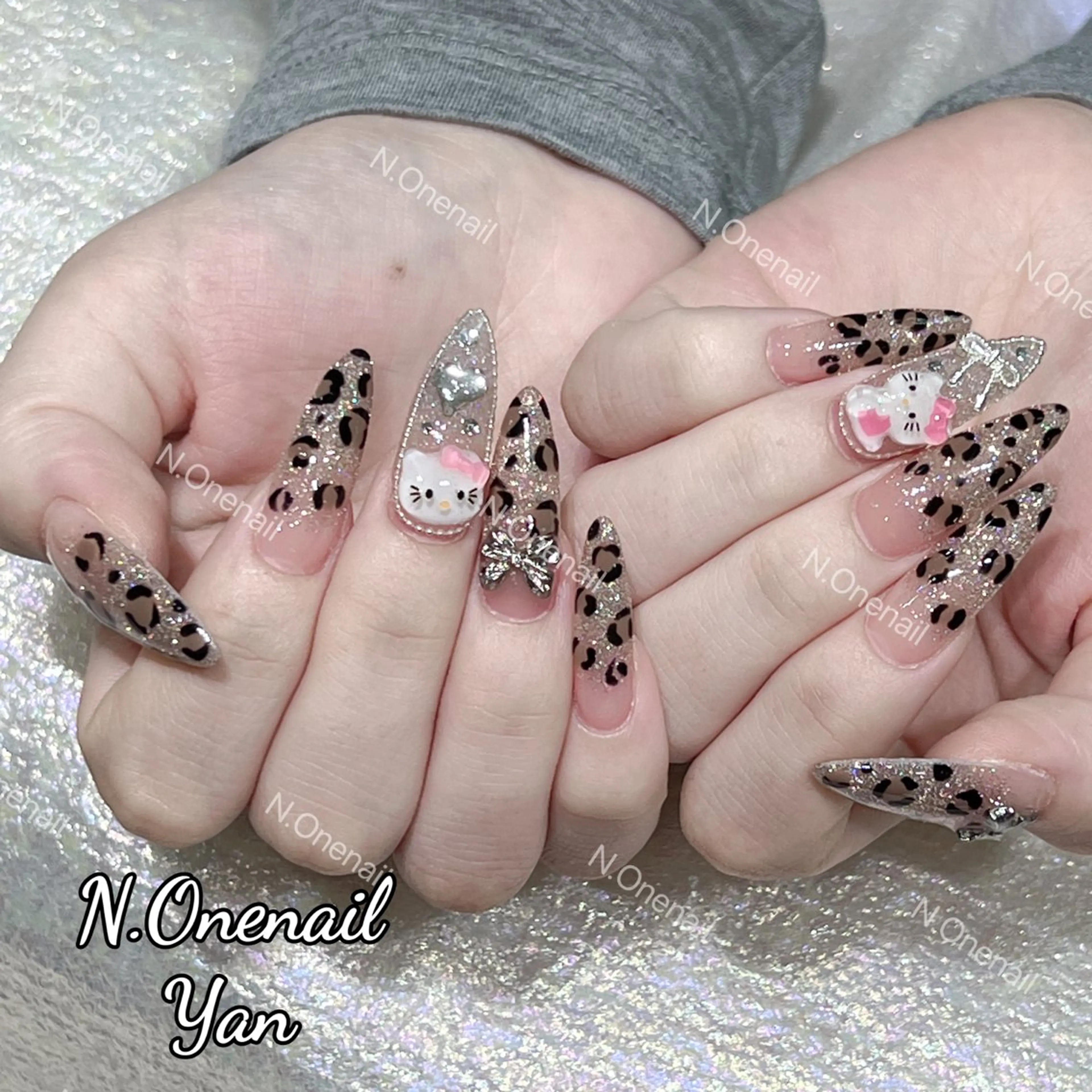 ネイル アートネイル グラデーション キラキラネイル ニュアンスネイル オフィスネイル ハンドネイル 長いだし/スカルプ/ パラシェルN.oneのネイルデザイン