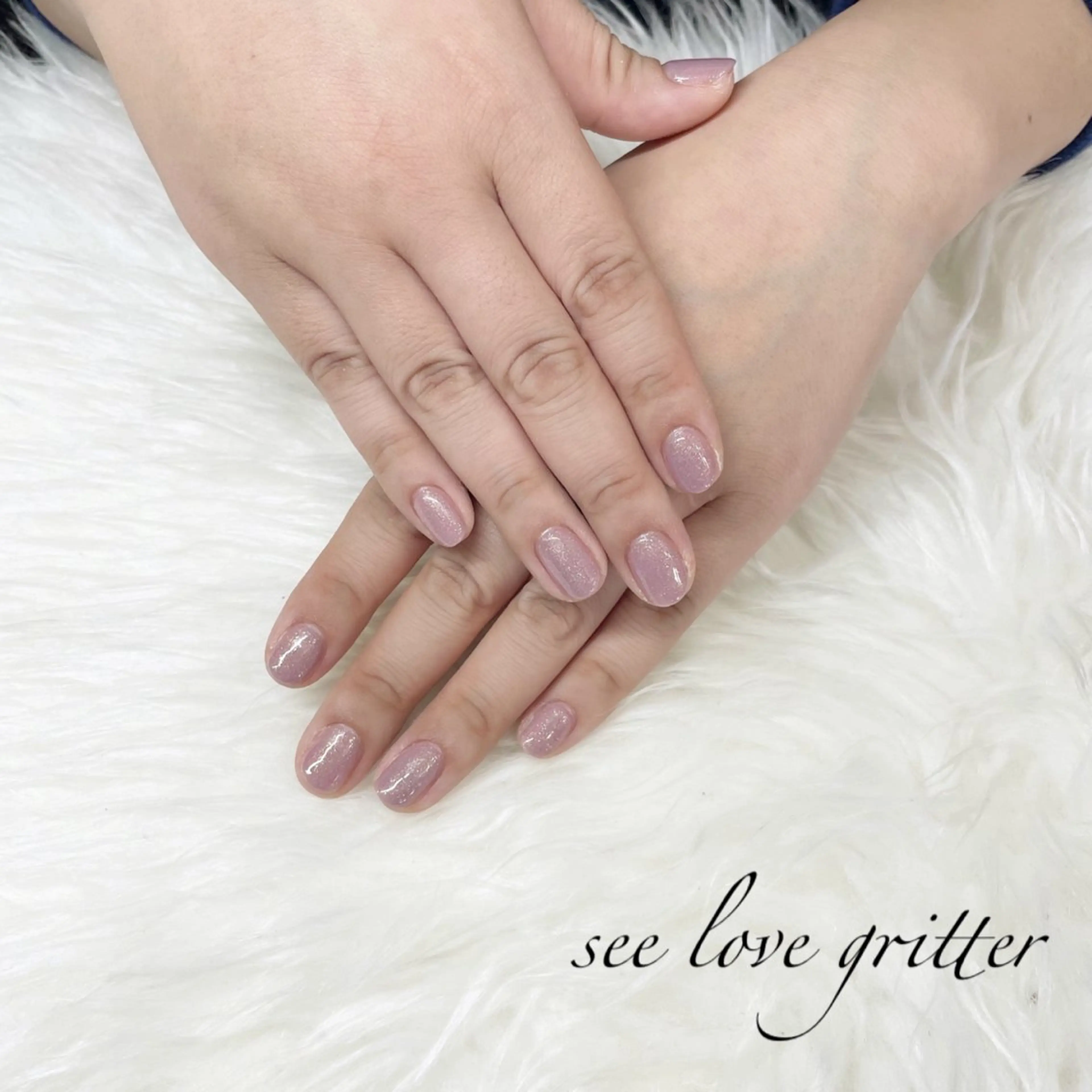 ミディアム see love gritterのネイルデザイン