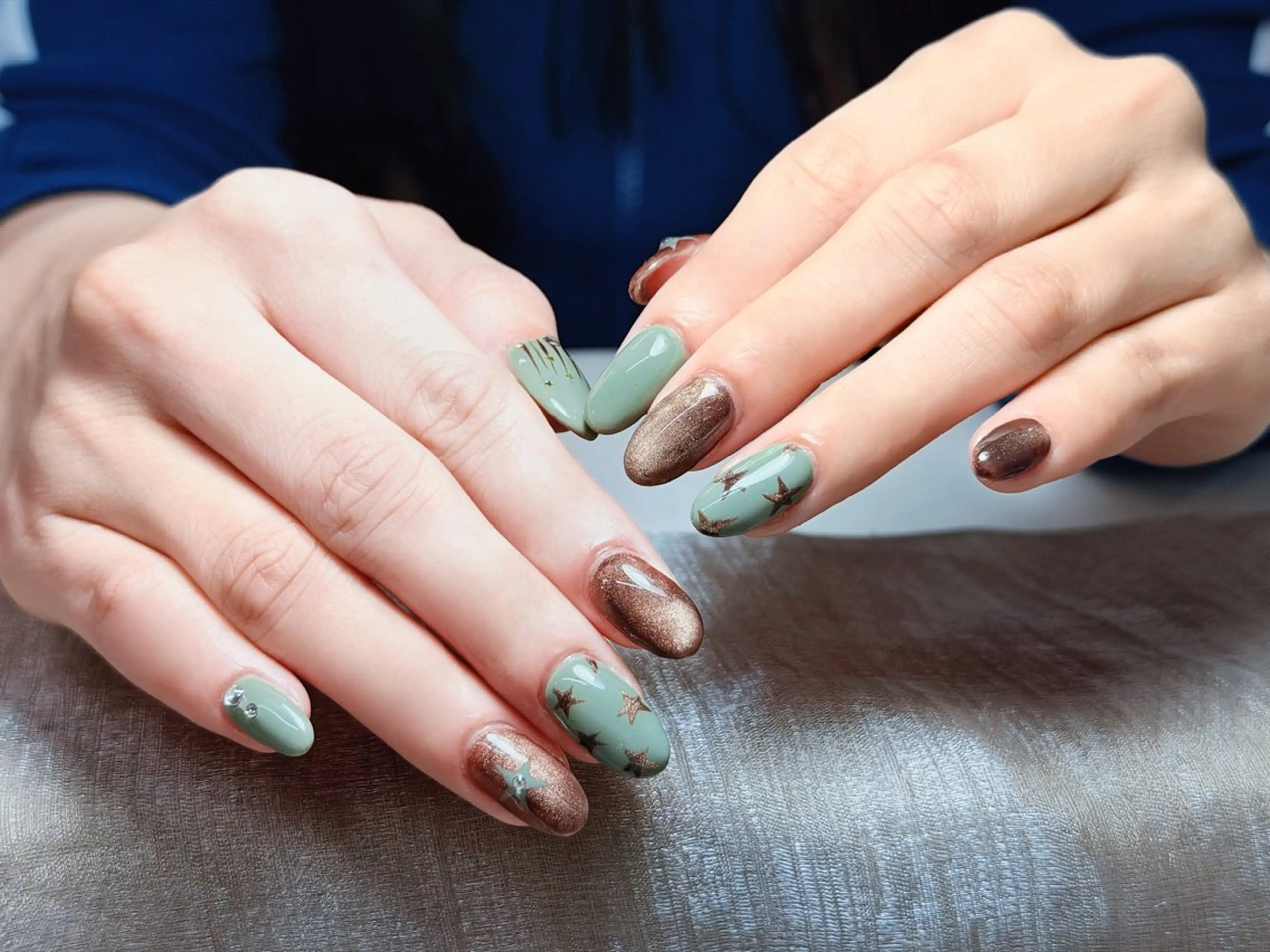 ネイル オーロラネイル ブルー チークネイル フットネイル フレンチネイル ハンドネイル Ema エマのネイルデザイン