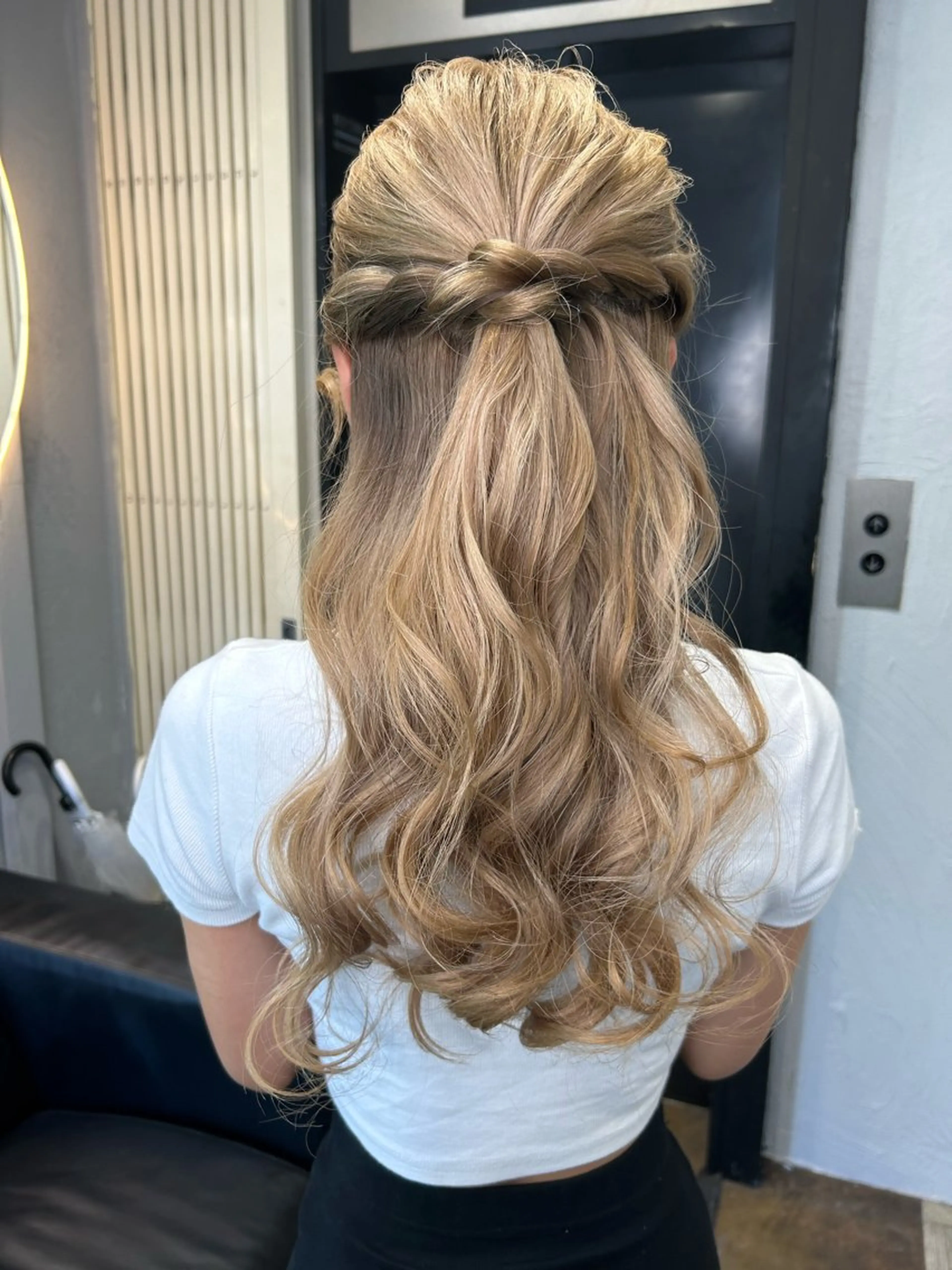 ヘアアレンジ ハーフアップ ハイトーン ayane💖のヘアスタイル