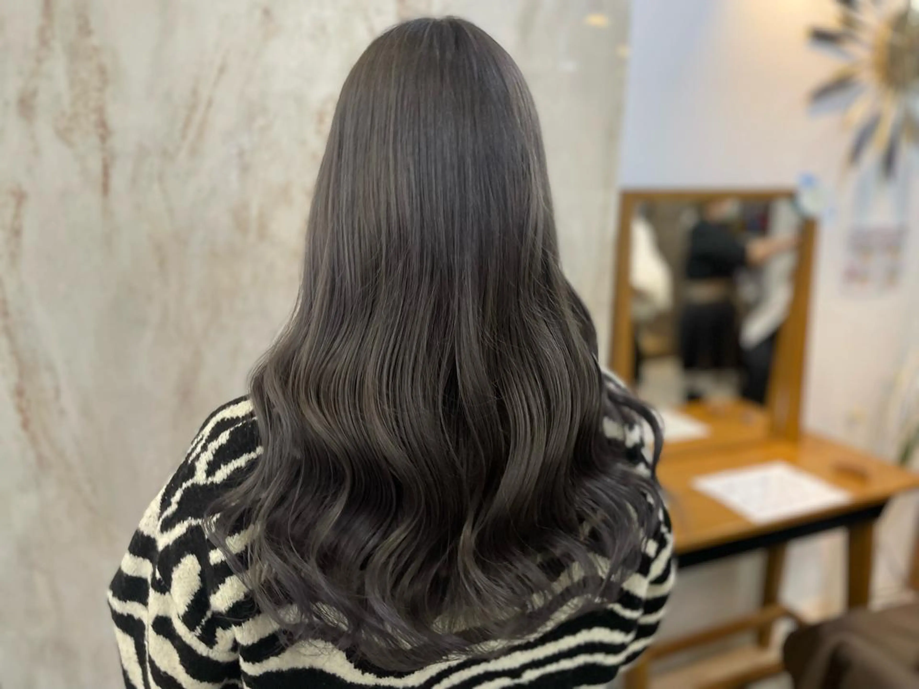 ロング カラー グレージュ 艶髪🇰🇷髪質改善 🎀ikuno🎀のヘアスタイル