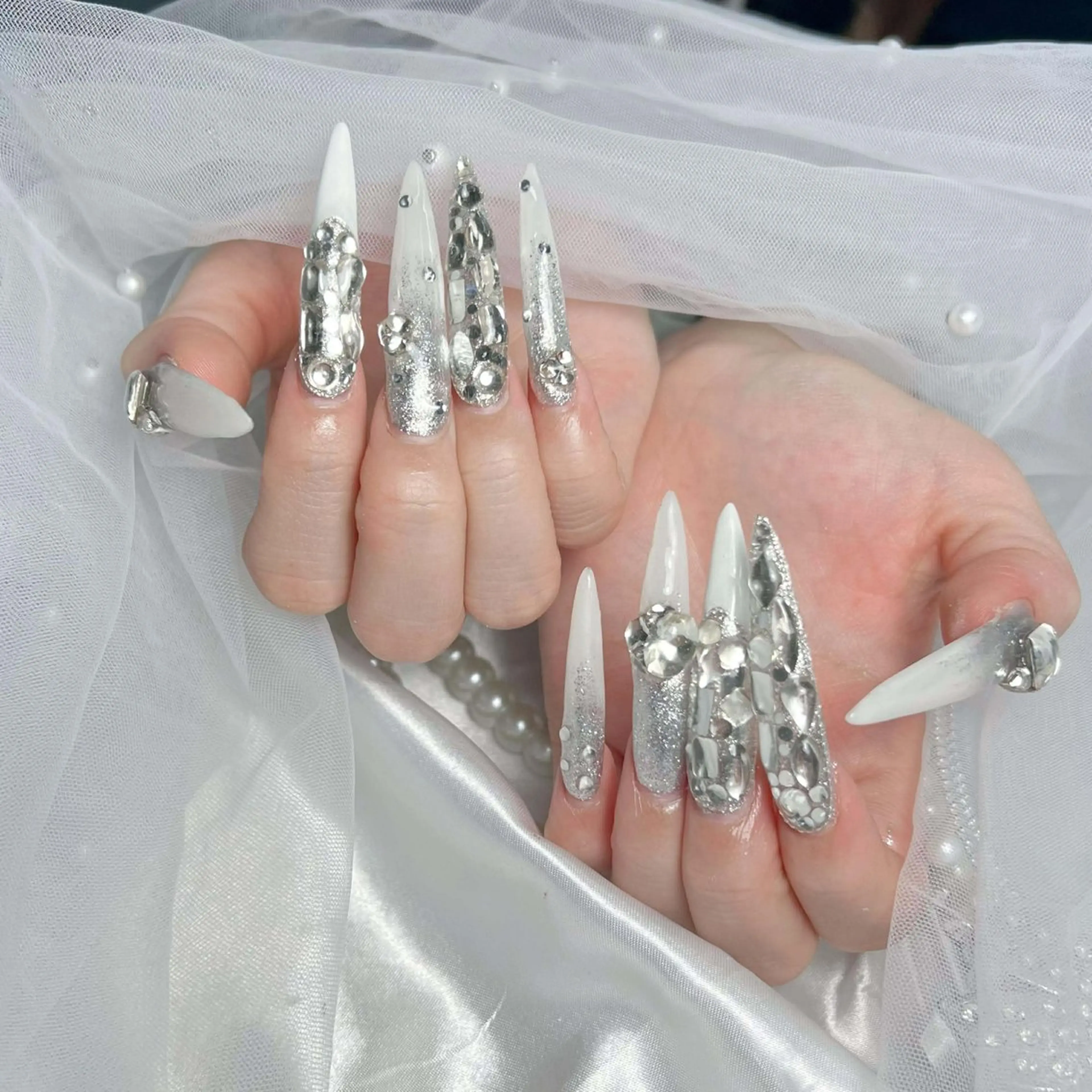 ネイル オーロラネイル ボルドー ブラウン ハート ラメ(グリッター) ハンドネイル ハンドケア Nova Nailのネイルデザイン