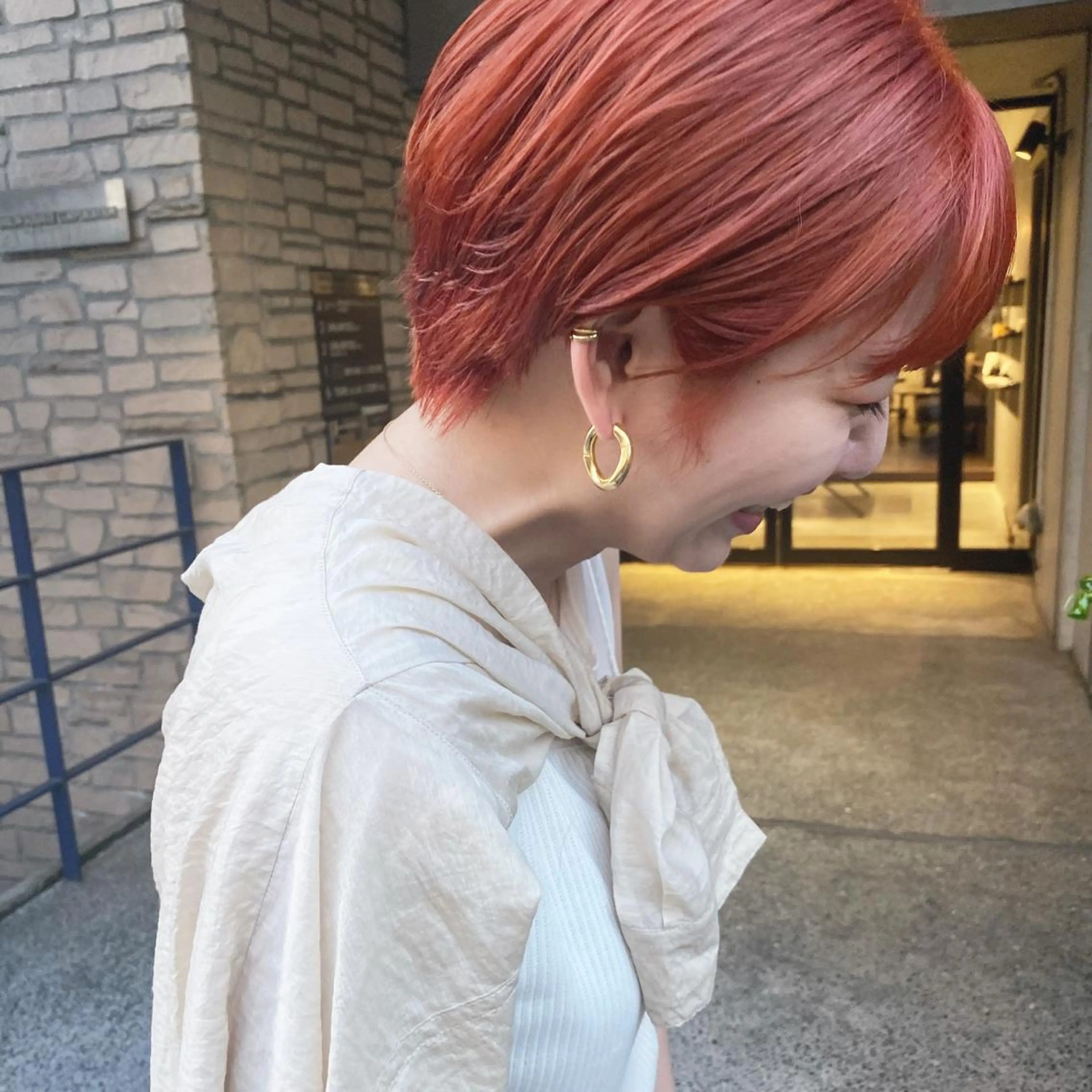 ショート カラー ブリーチ ハイトーンカラー オレンジ ヘアカラー トリートメント やまもと さえのヘアスタイル