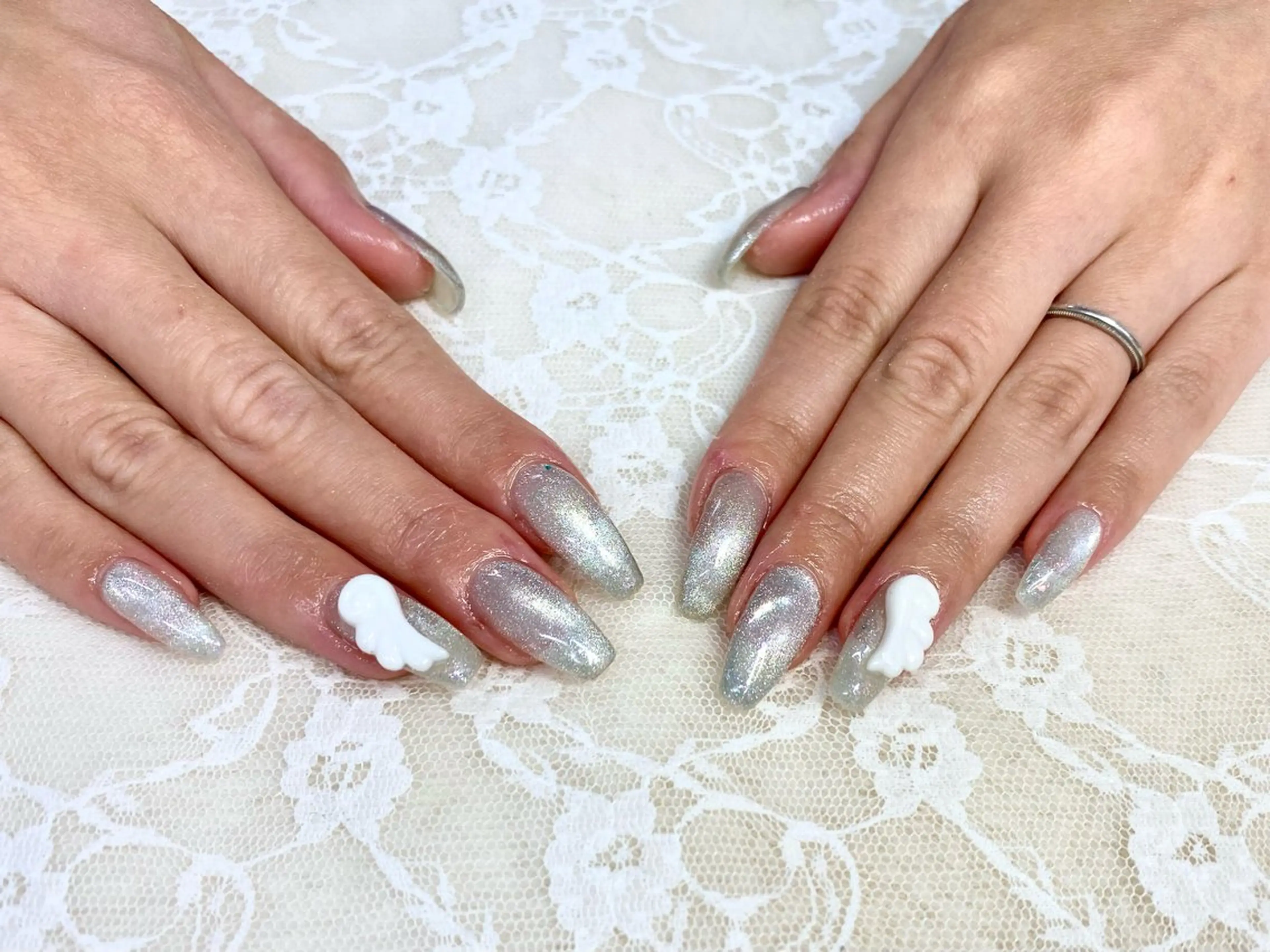 ネイル ホワイト ハンドネイル フットネイル ハンドケア 心斎橋Salon Epokkuのネイルデザイン