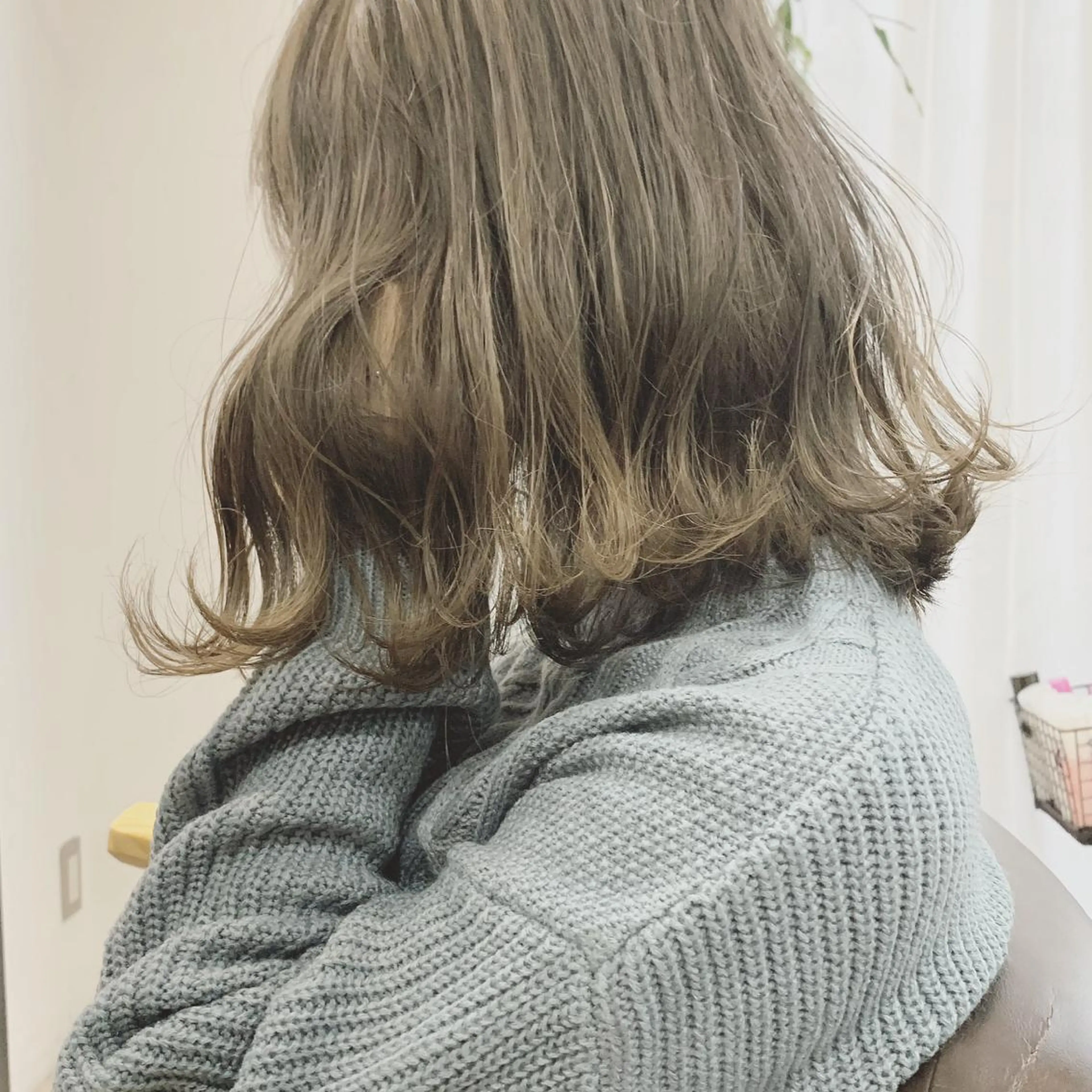 ミディアム カラー ネイル ヘアカラー トリートメント ハイトーンボブ 前田 表参道　グレージュのヘアスタイル