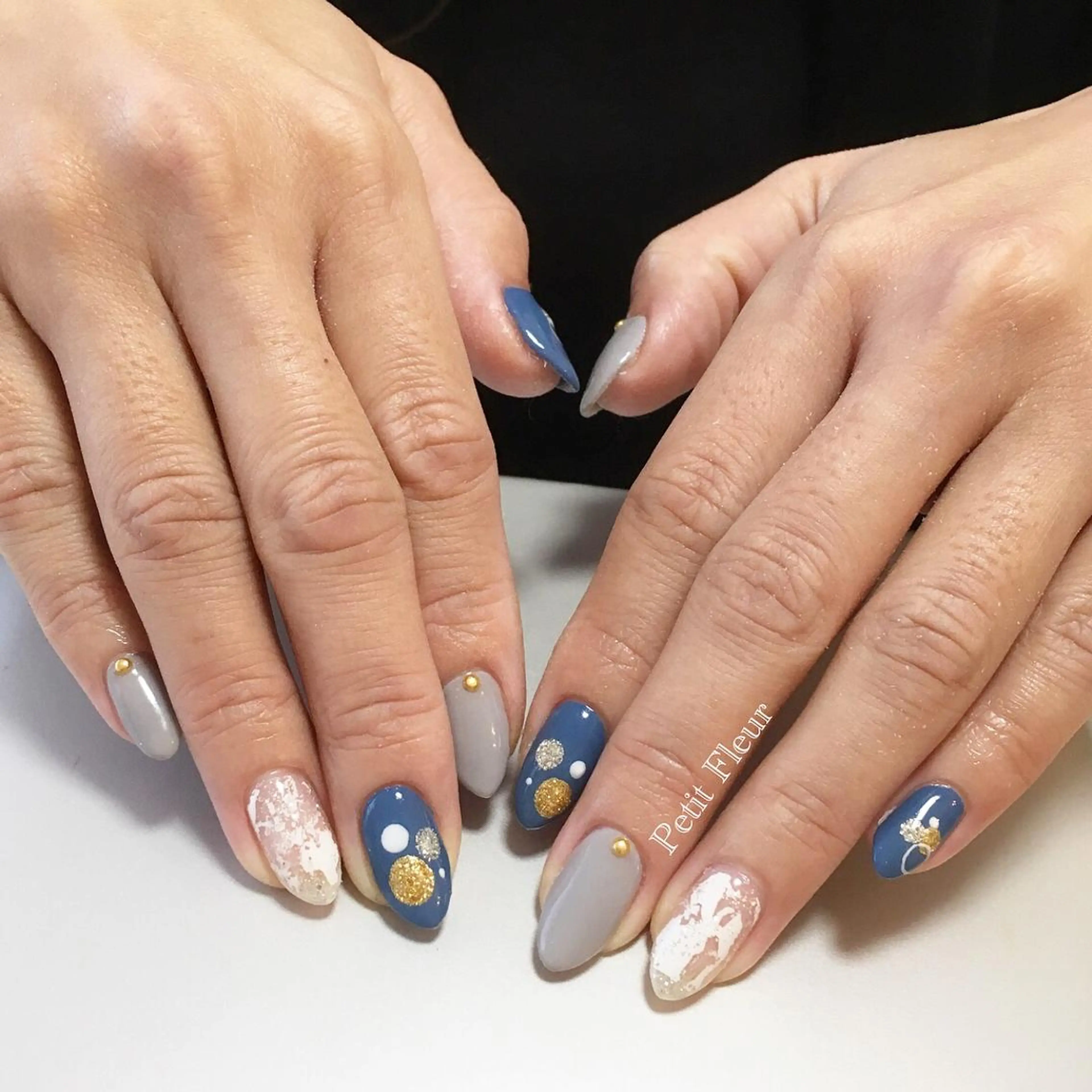 ネイル ドット 冬ネイル 青柳 亜梨奈のマツエク・マツパデザイン