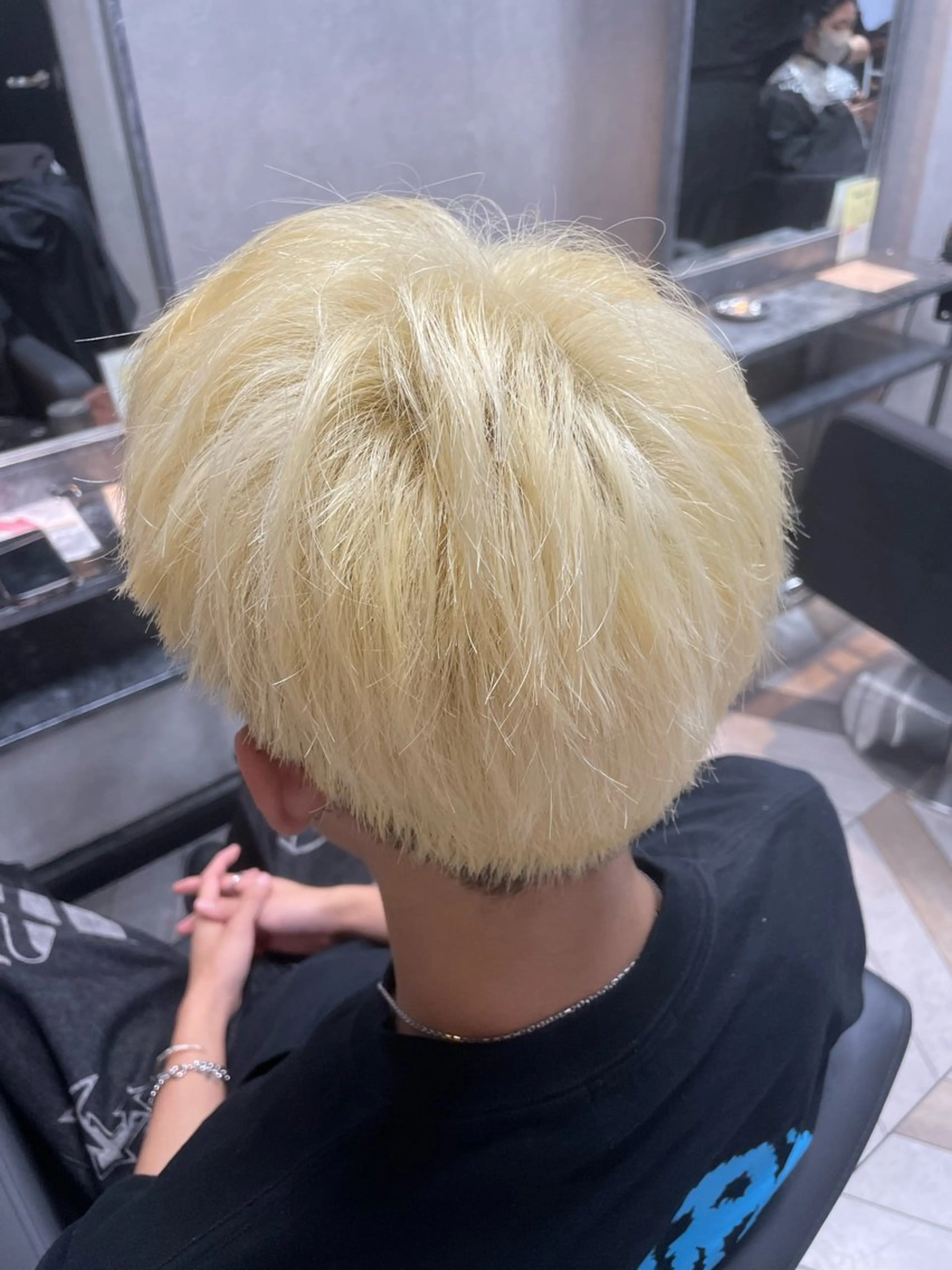 カラー メンズ メンズブリーチ ブリーチ est MIRAIのヘアスタイル