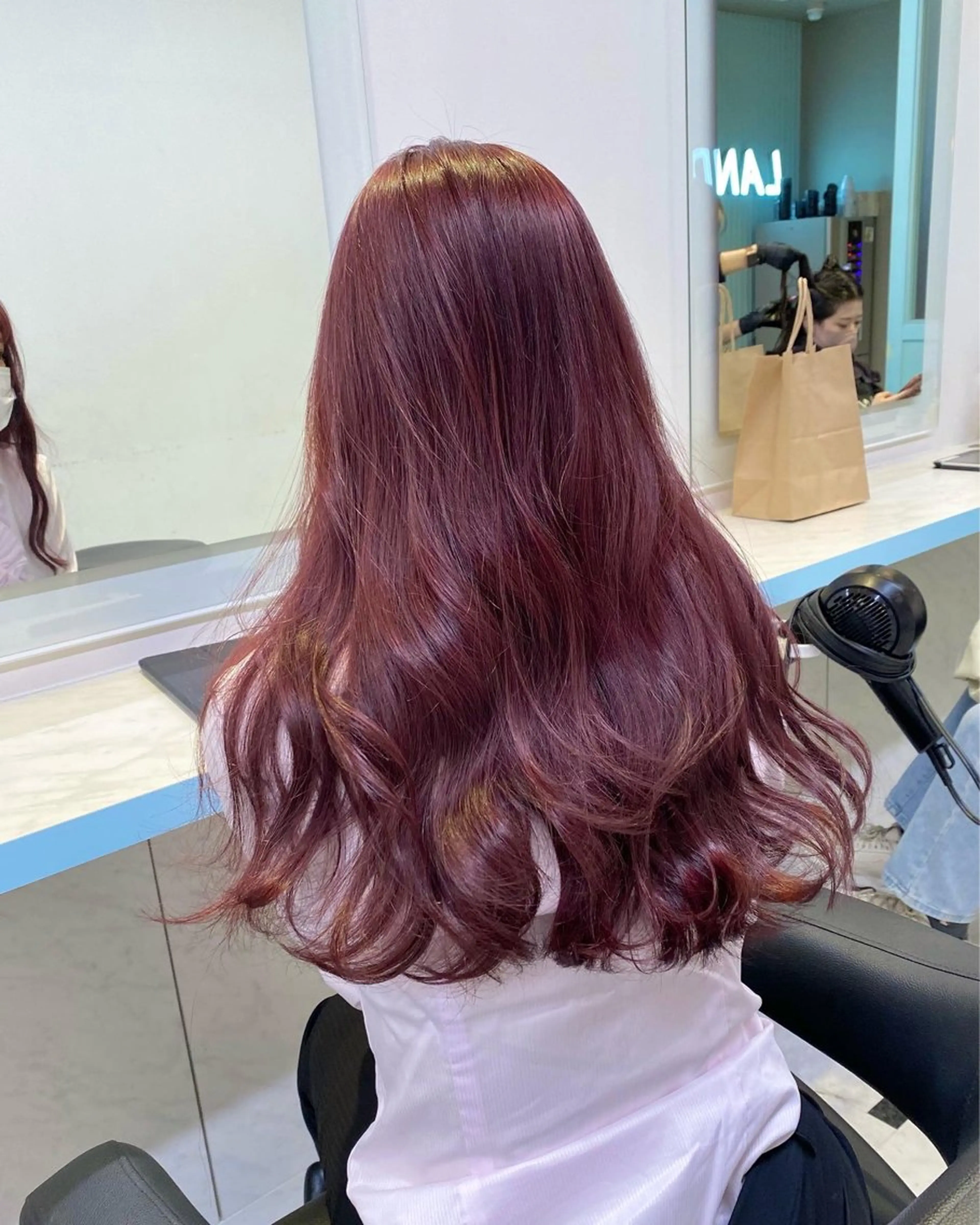 セミロング ブリーチ✖️ 縮毛LANDのヘアスタイル