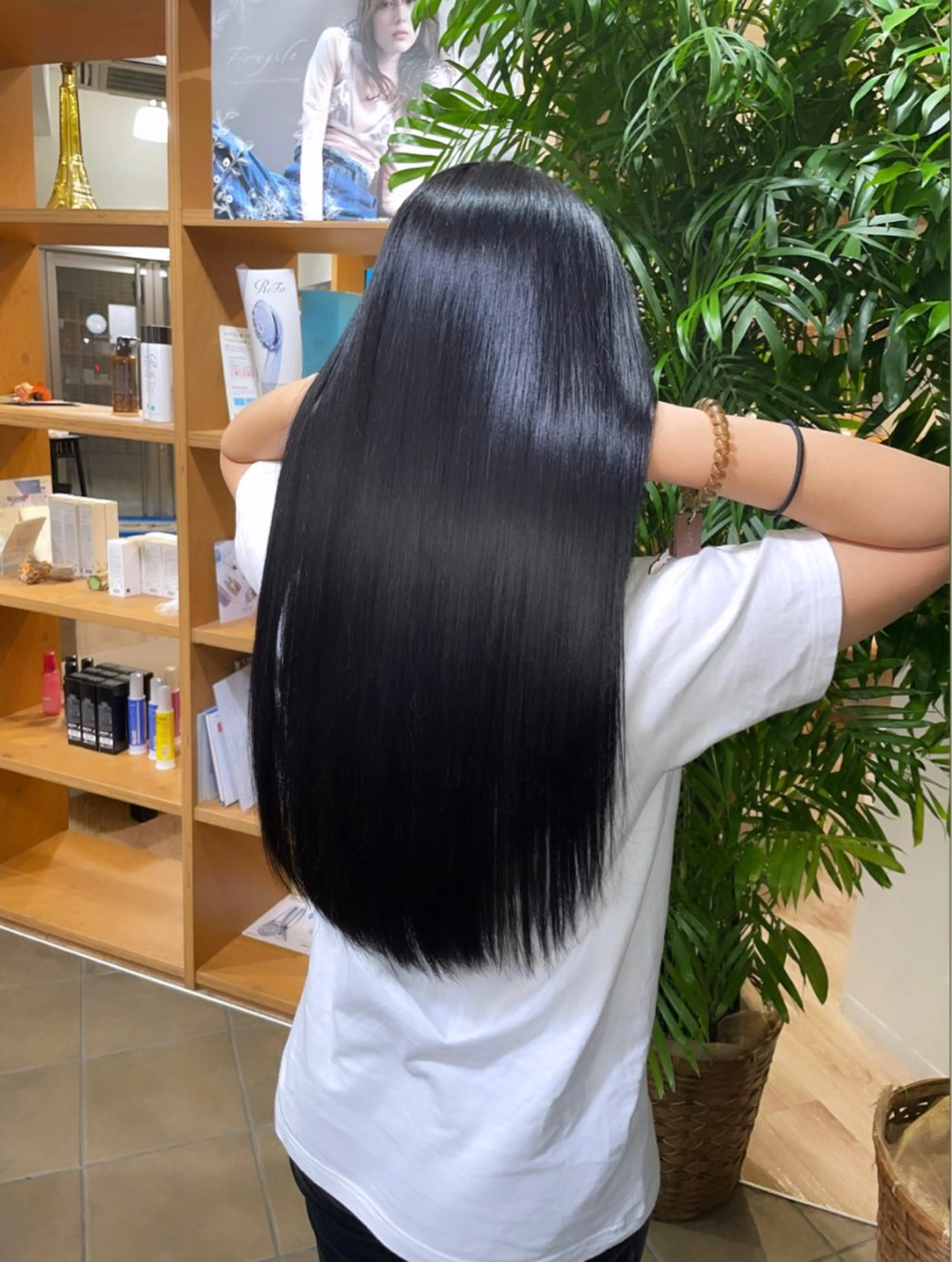 ロング 髪質改善 縮毛矯正 ハイトーンカラー / 美髪矯正/出口優斗のヘアスタイル