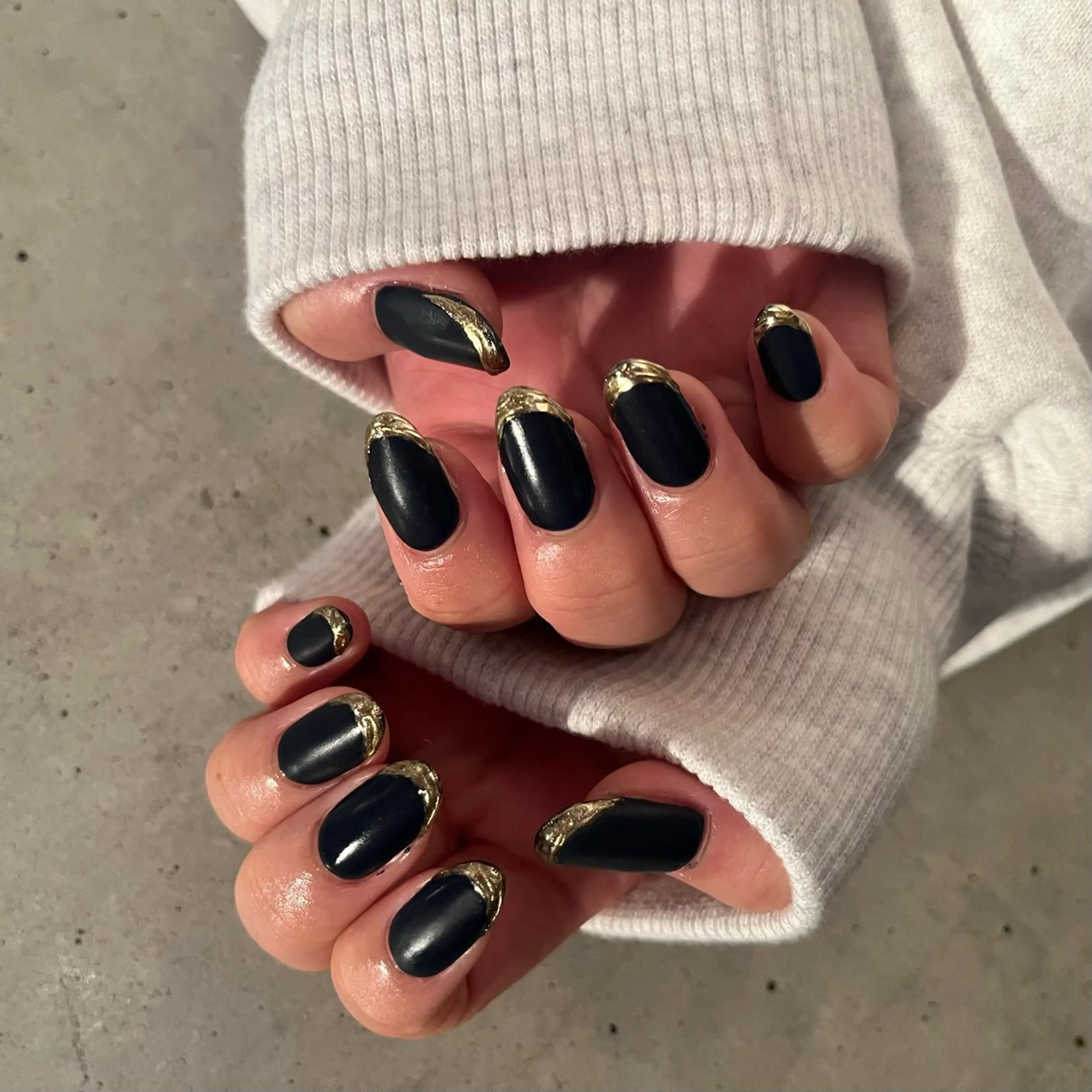 ネイル ゴールド ネイビー DariL Ayaのネイルデザイン