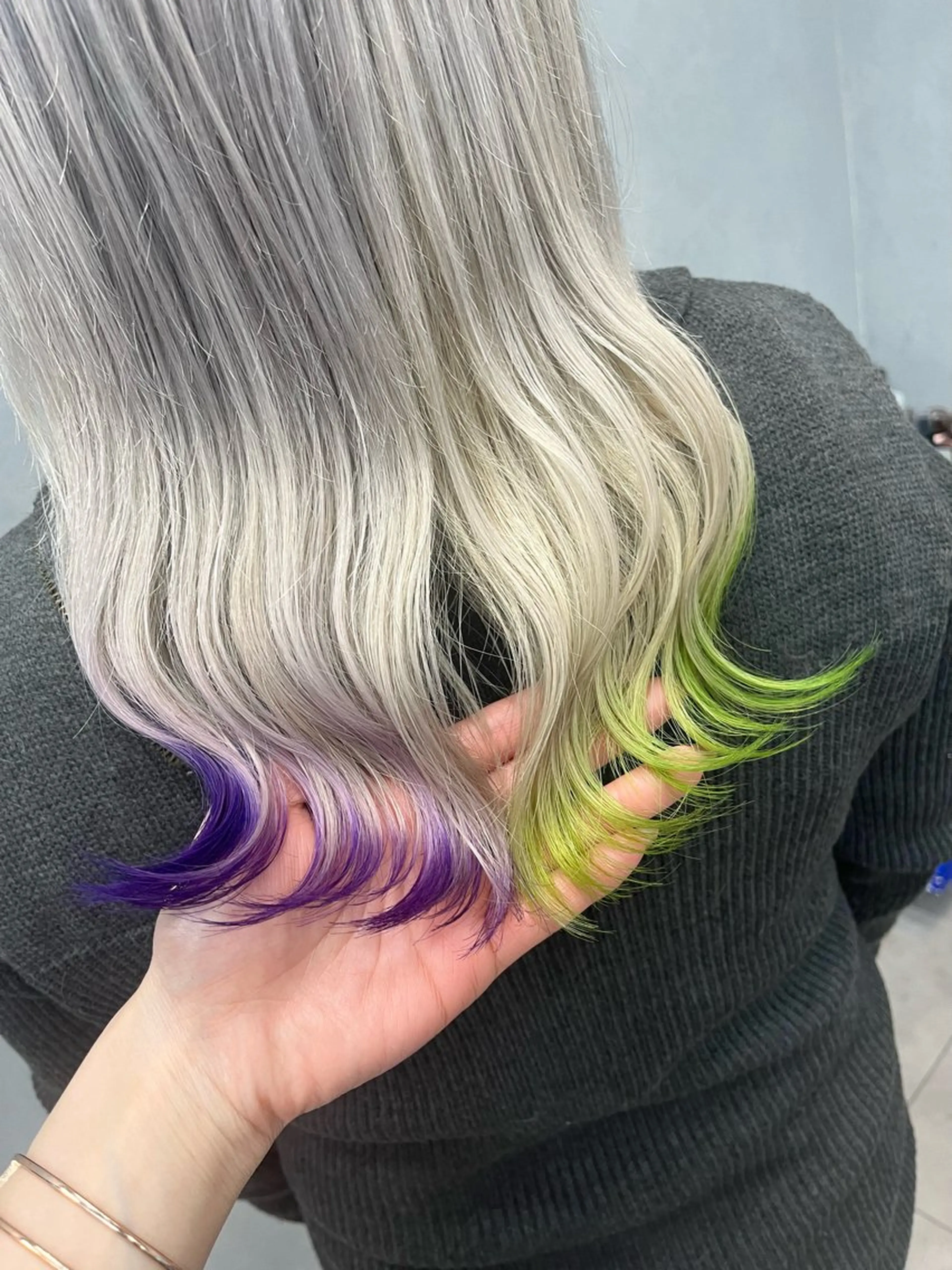 セミロング カラー ヘアカラー 🎀♥️推しカラー tomoka💜🍭のヘアスタイル