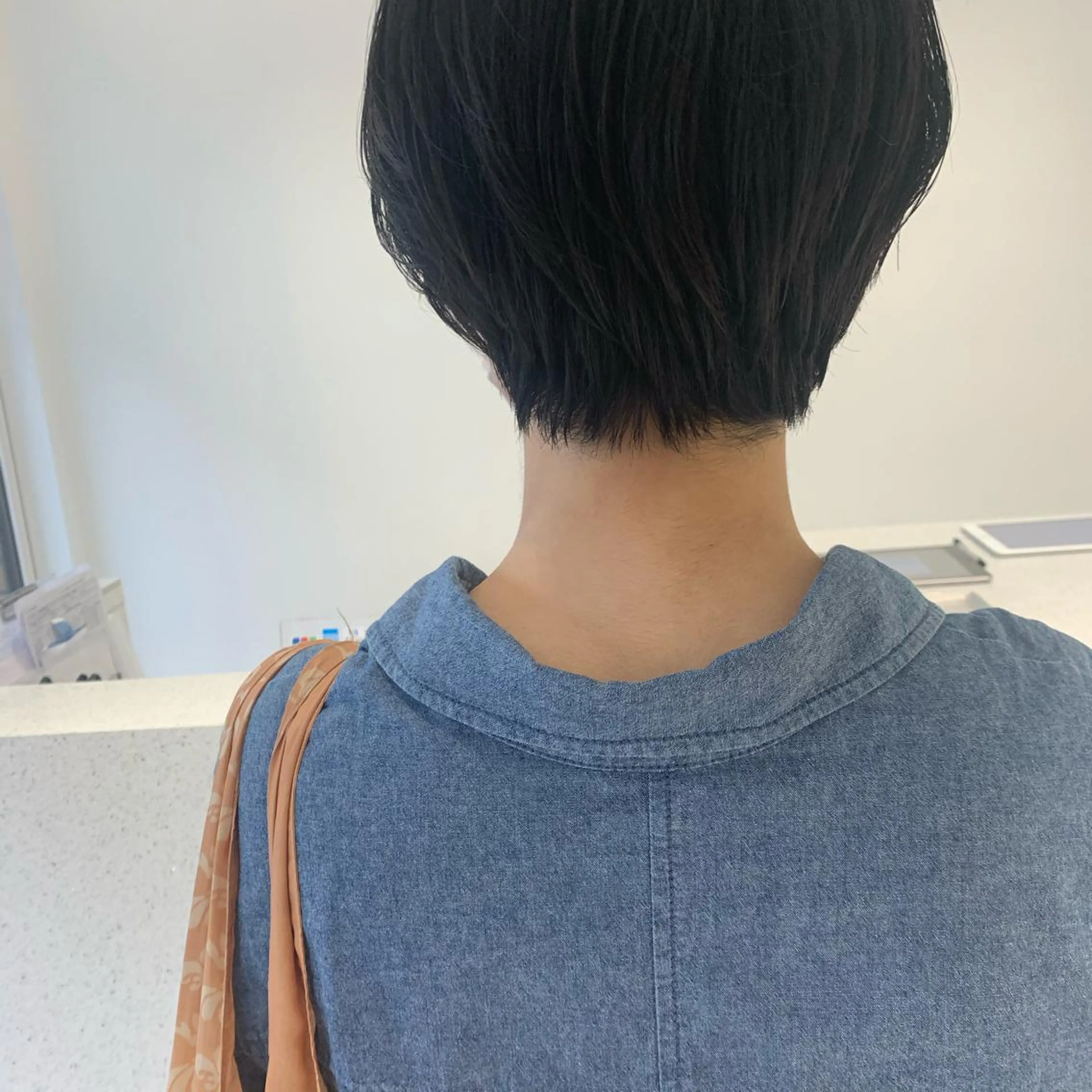 ショート ヘアカラー トリートメント SAKINO． ベージュカラーのヘアスタイル