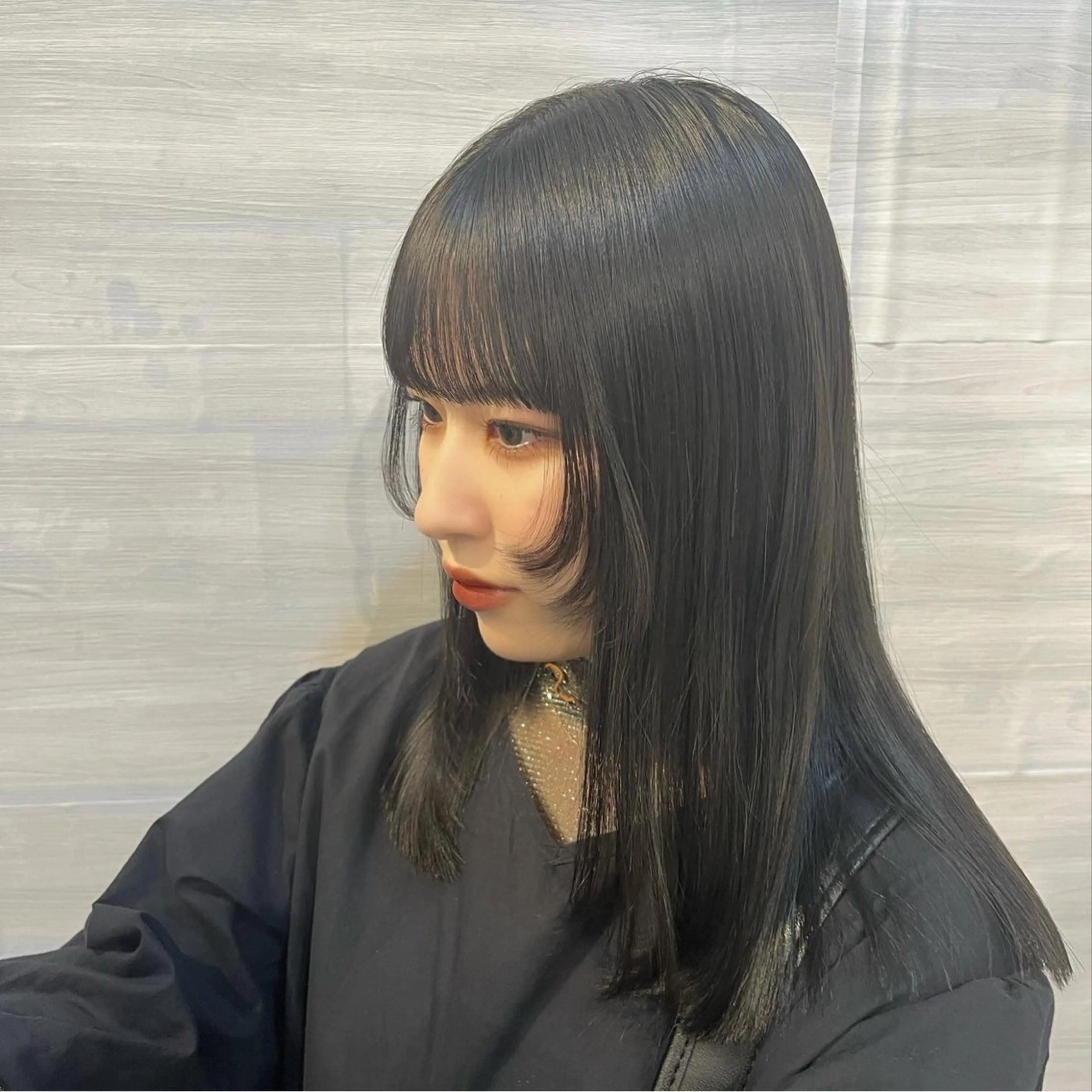 セミロング カラー デザインカット 顔まわりレイヤー 顔周りカット レイヤーカット カット ヘアカラー トリートメント haruka 🩶のヘアスタイル