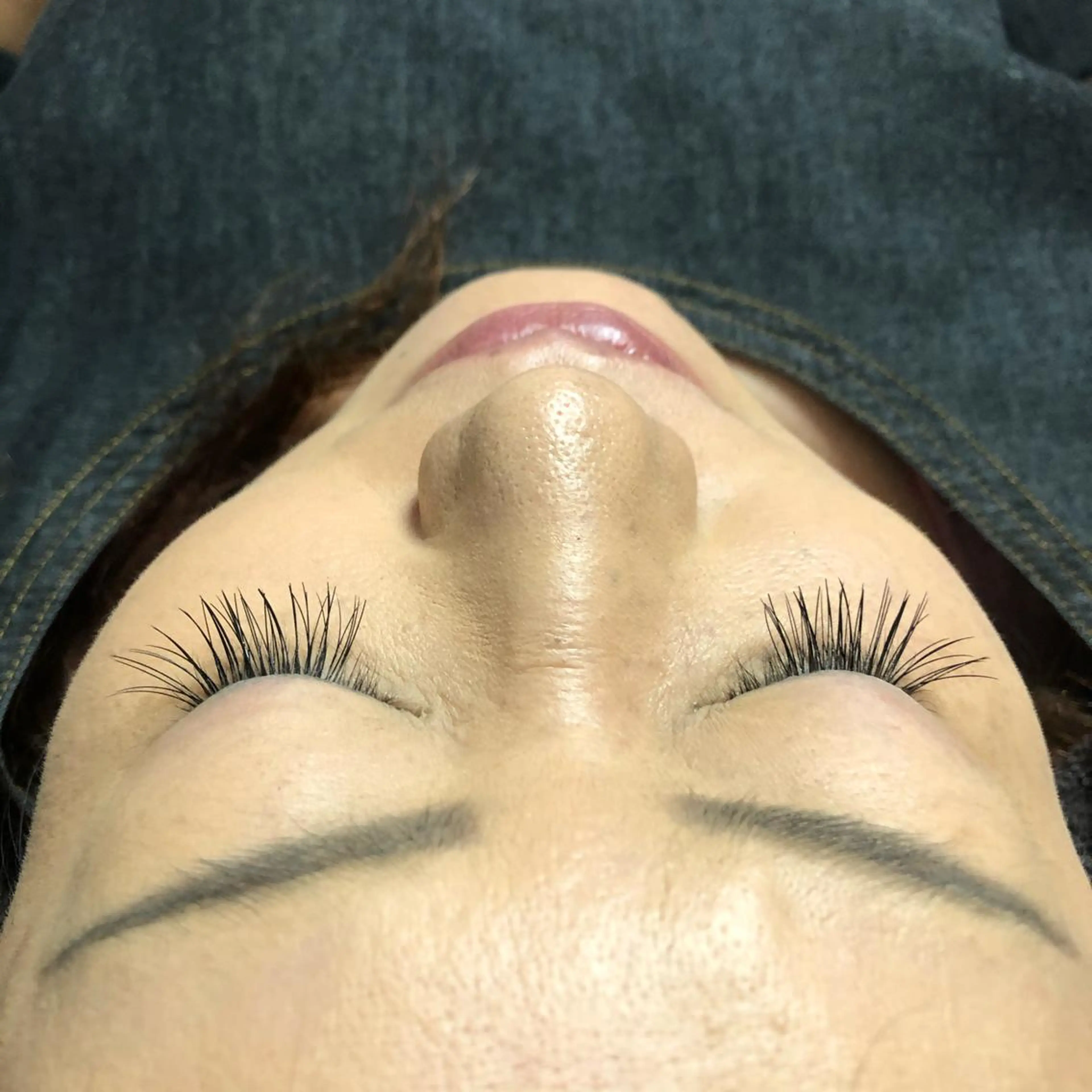 マツエク・マツパ レイヤーカット✖️ 柔らかベージュカラーのヘアスタイル