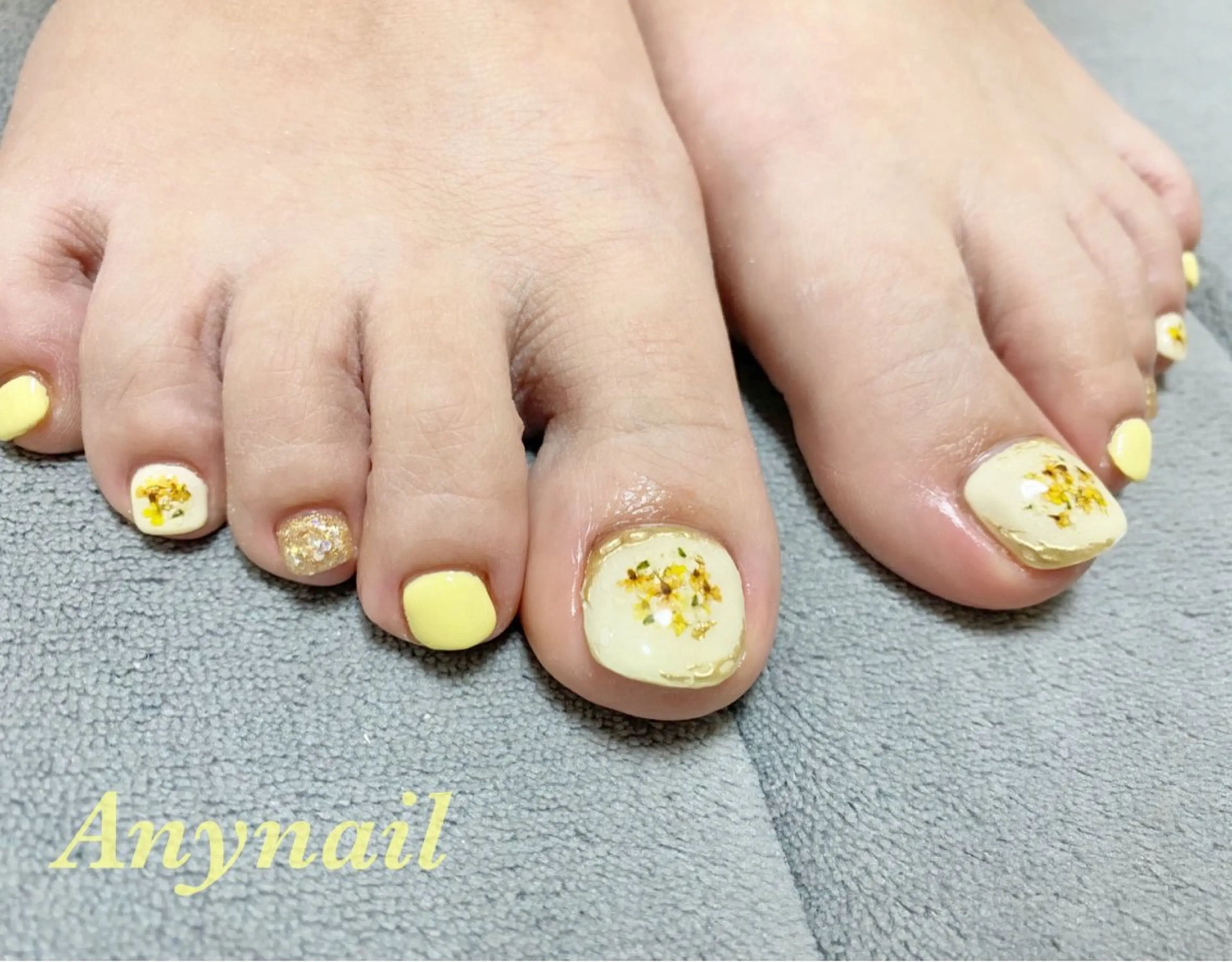 ネイル ブルー フラワーネイル フットネイル パステルネイル 春ネイル フットネイル 岩澤 恵子のネイルデザイン