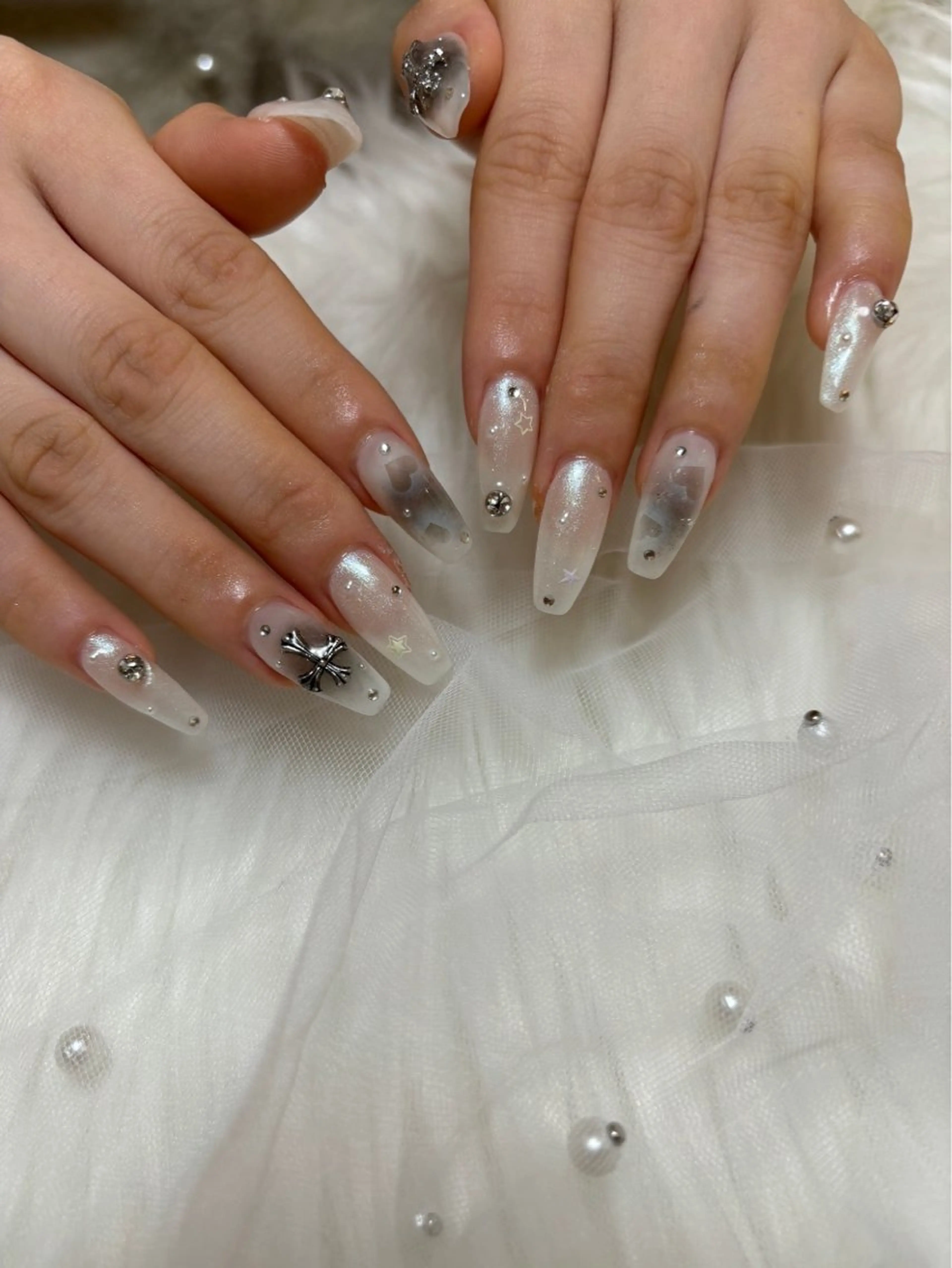 ネイル チークネイル ラメ(グリッター) ✨絶対に褒められる 店長"Momonaのネイルデザイン