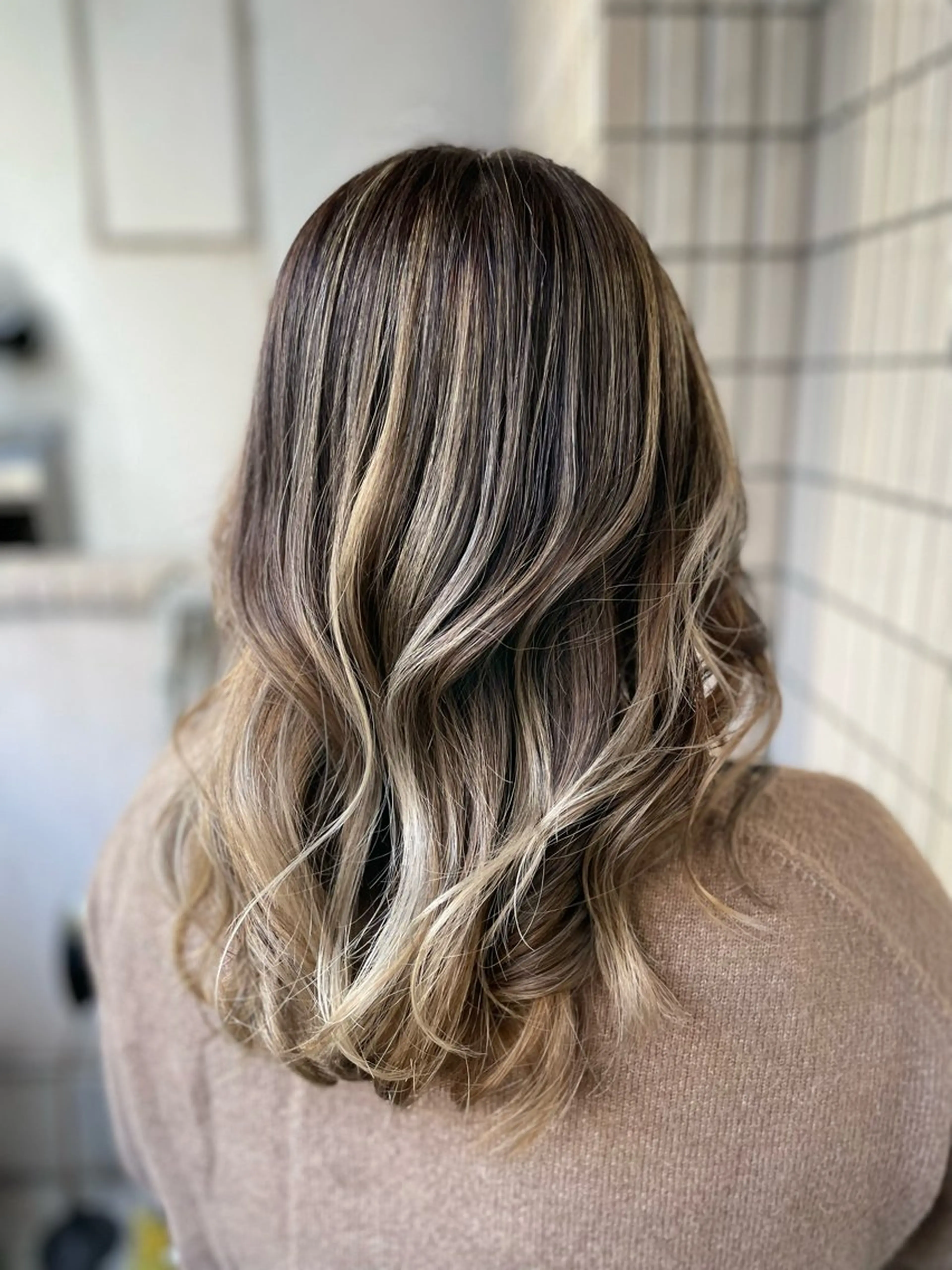 セミロング レイヤーカット 原 千景のヘアスタイル