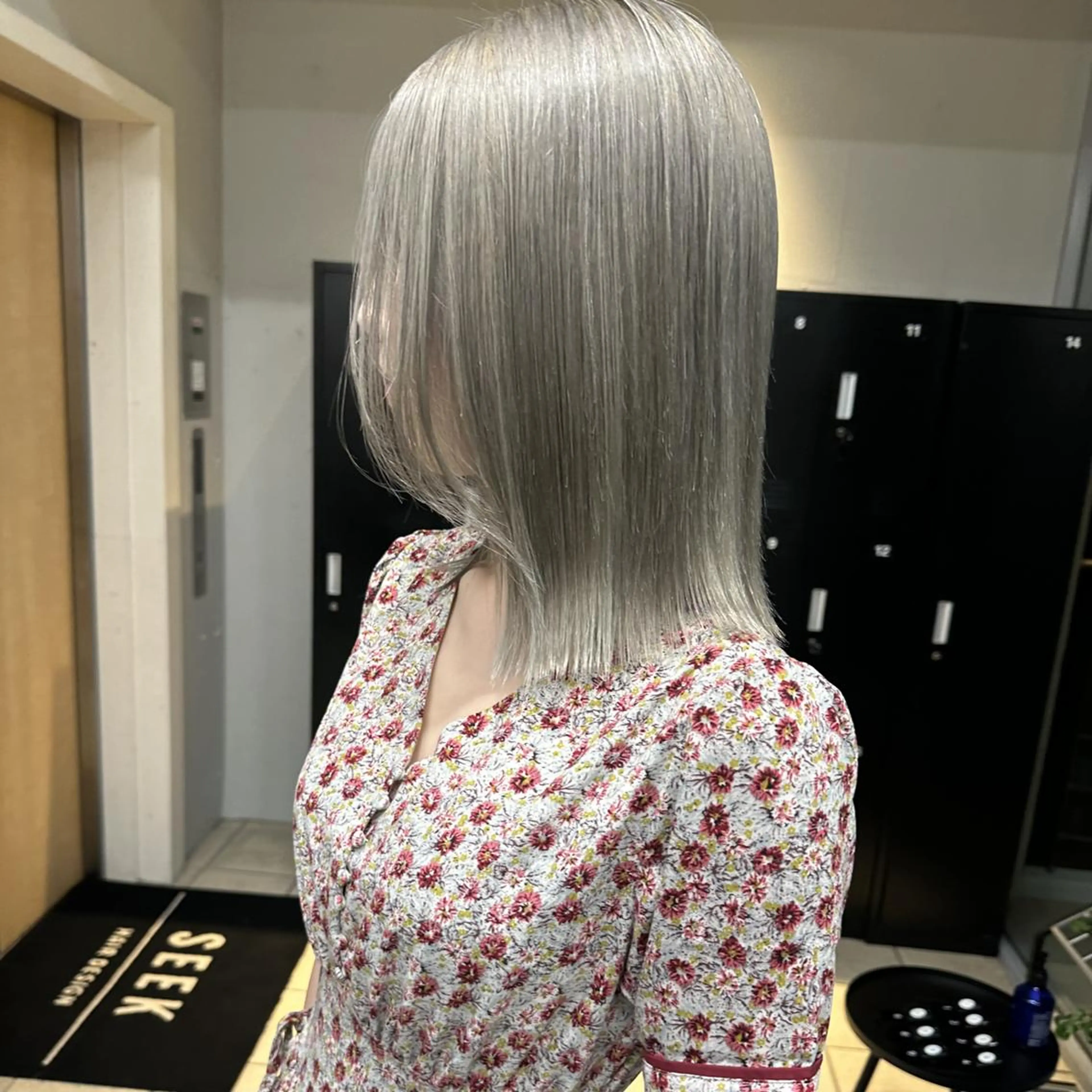 カラー セミロング ブリーチ ケアブリーチ グレージュ ハイトーンカラー ヘアカラー ハイトーン😺艶 ✨ブリーチ✨透明感のヘアスタイル