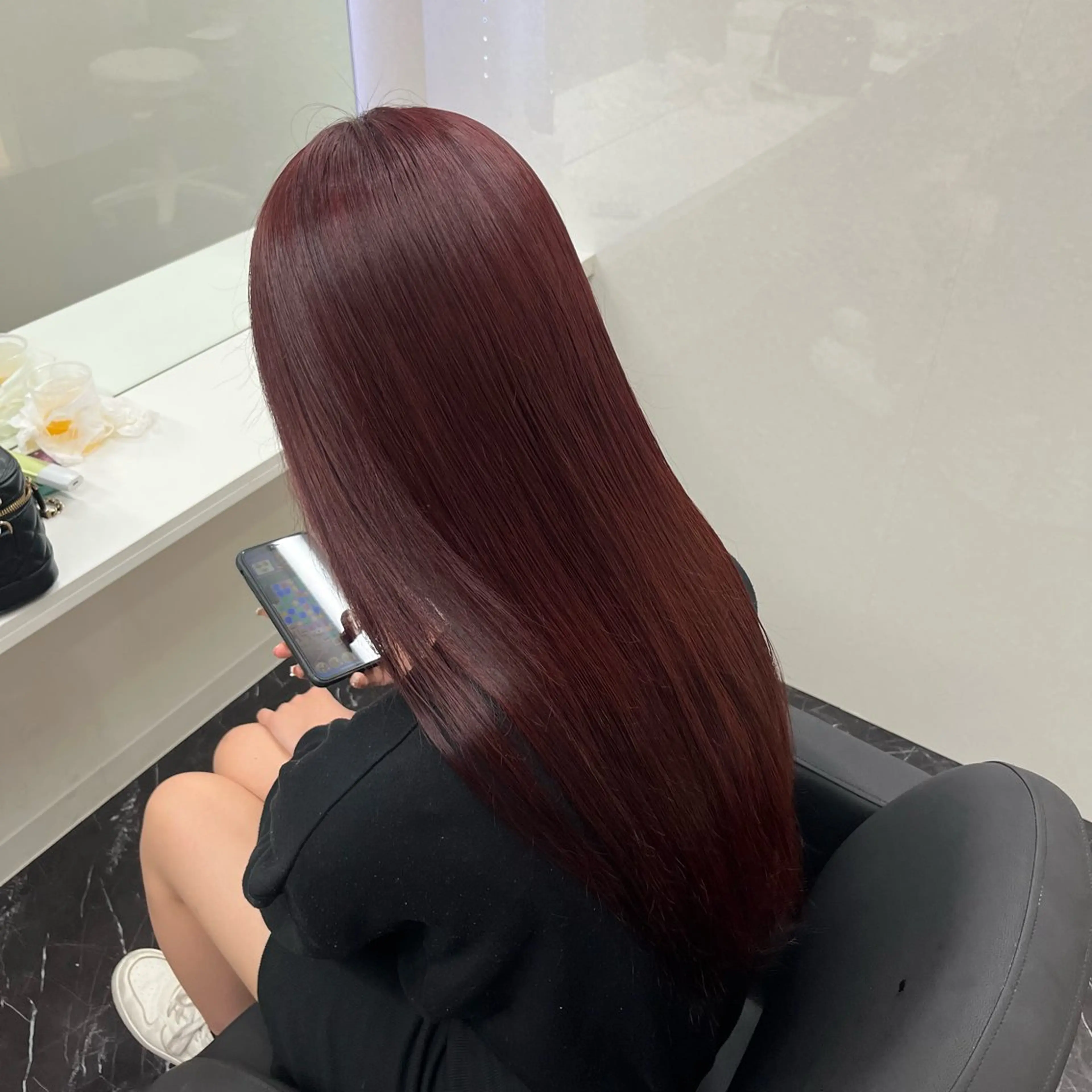 セミロング カラー ブリーチ ボルドーカラー ブラウンカラー カシス デザインカラー ヘアカラー ケアブリーチ/ 髪質改善/上質艶髪のヘアスタイル