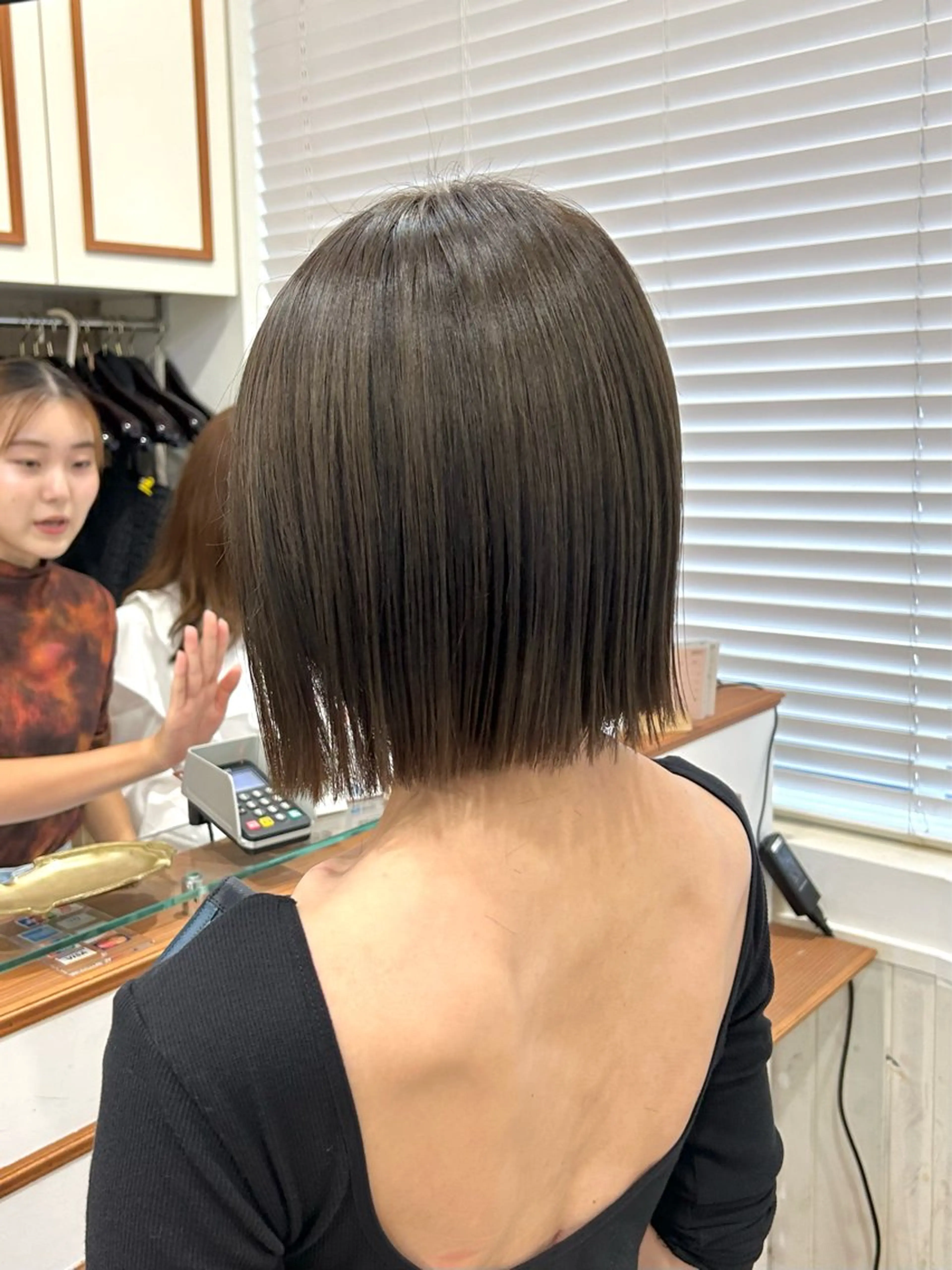 ショート カラー カット ヘアカラー トリートメント ぱつっとボブ/ 小野あかねのヘアスタイル