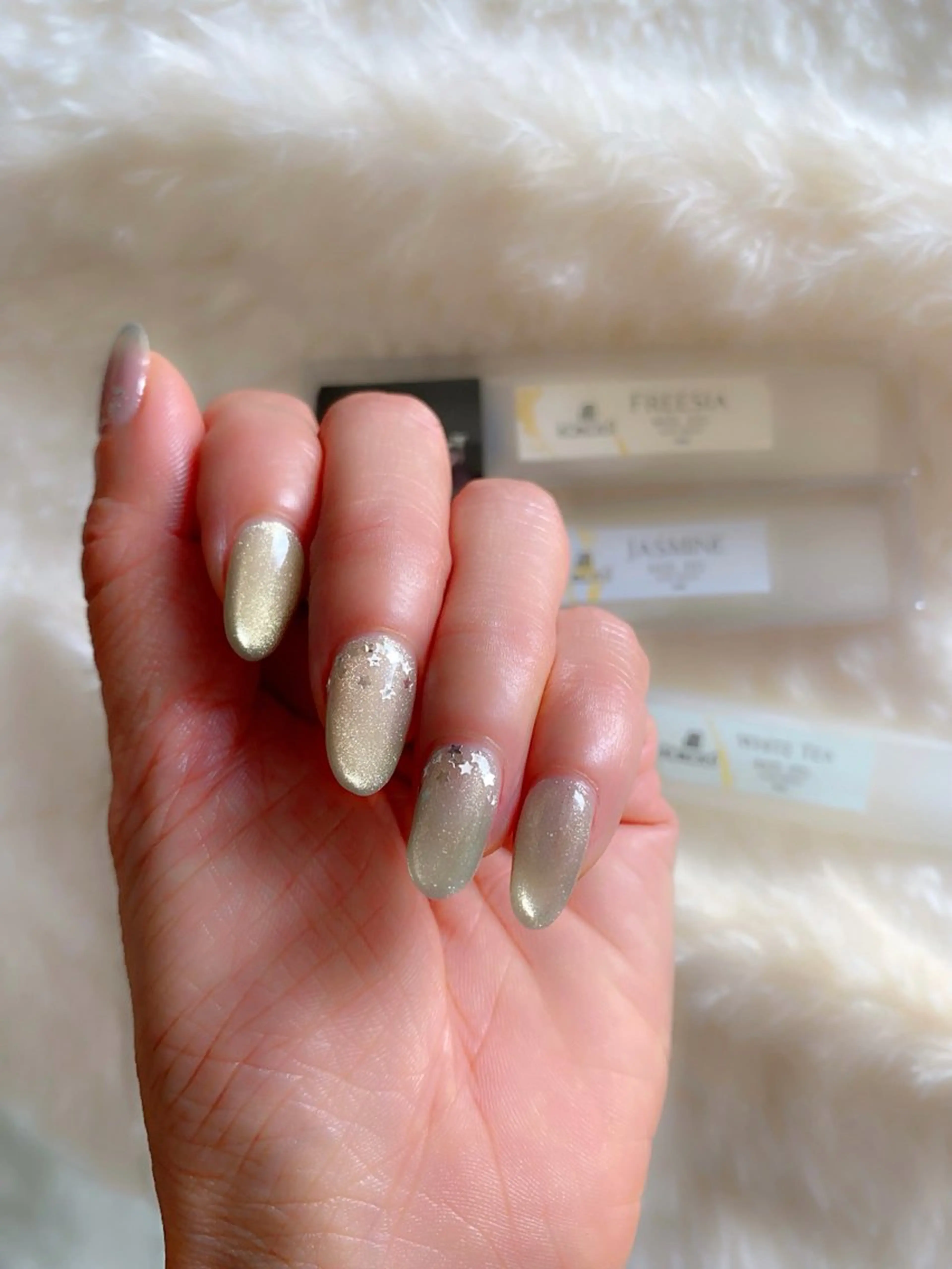ネイル ゴールド キラキラネイル マグネットネイル オフィスネイル iro+ nailのネイルデザイン