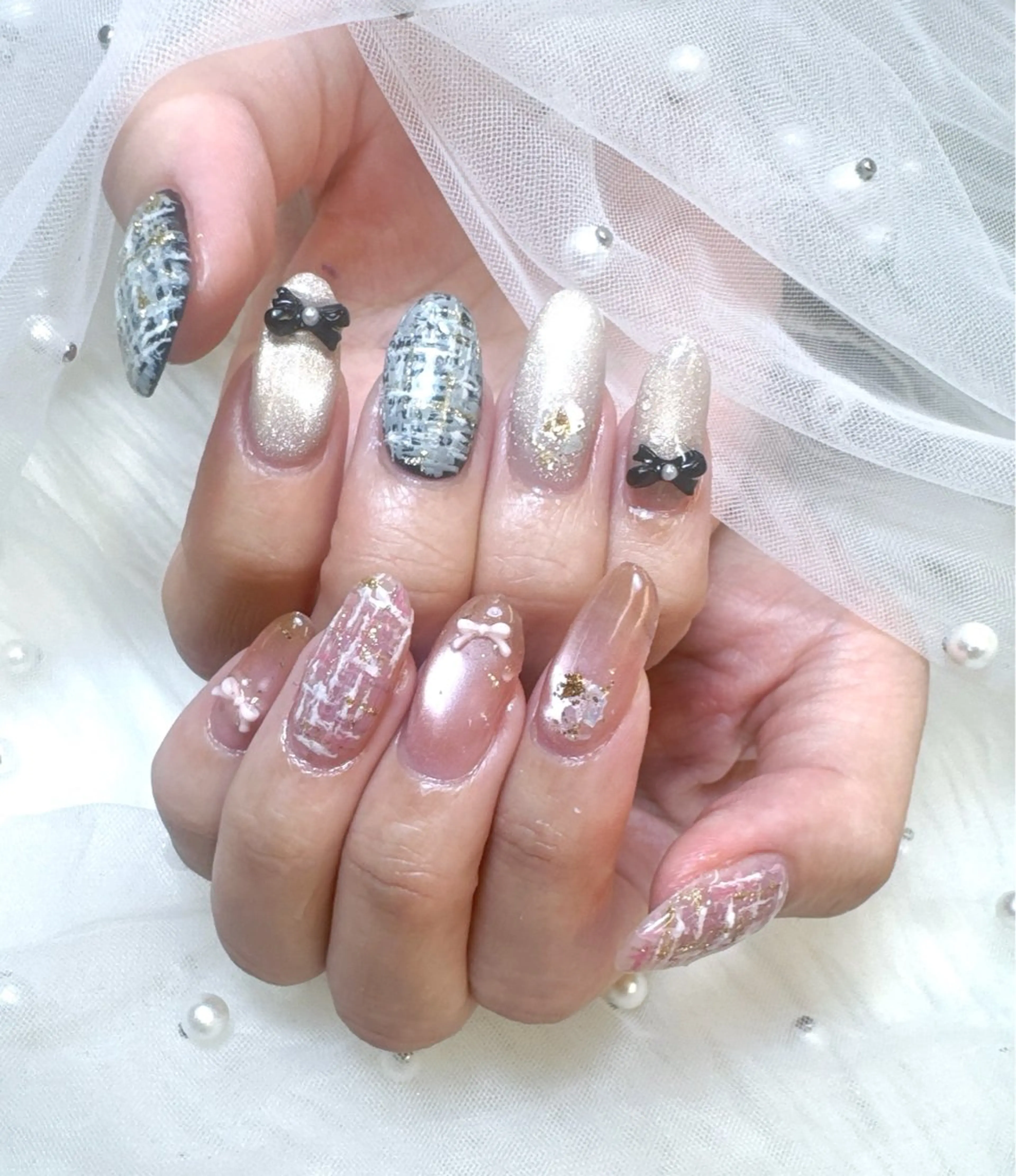 ネイル フラッシュネイル フラッシュマグ フレンチネイル ガラスフレンチ キラキラネイル ハンドネイル Queeens nailのネイルデザイン