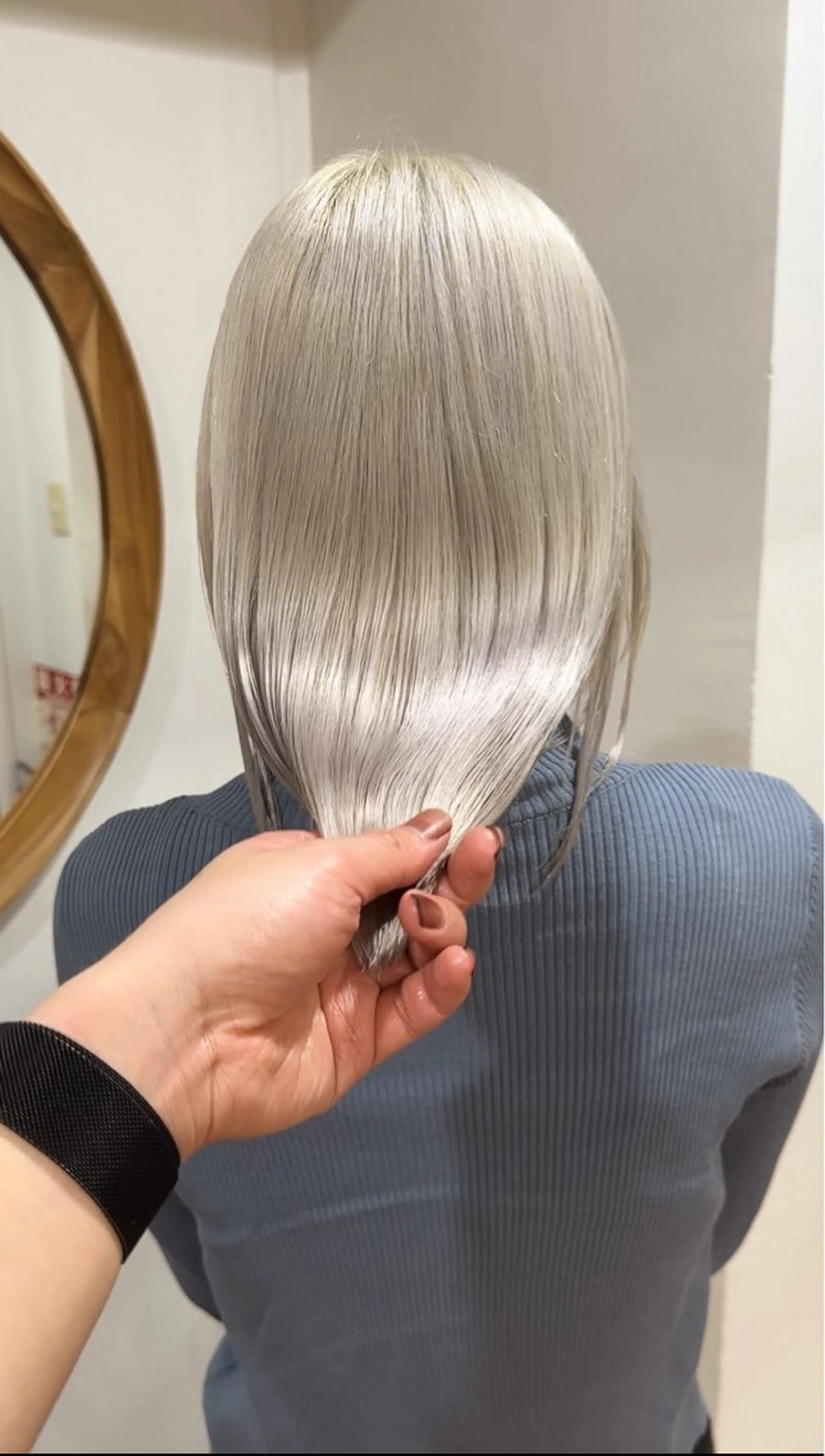 ミディアム カラー ブリーチ ダブルカラー シルバー ホワイトシルバー ハイライト🌟/ ボブ/豊田のヘアスタイル