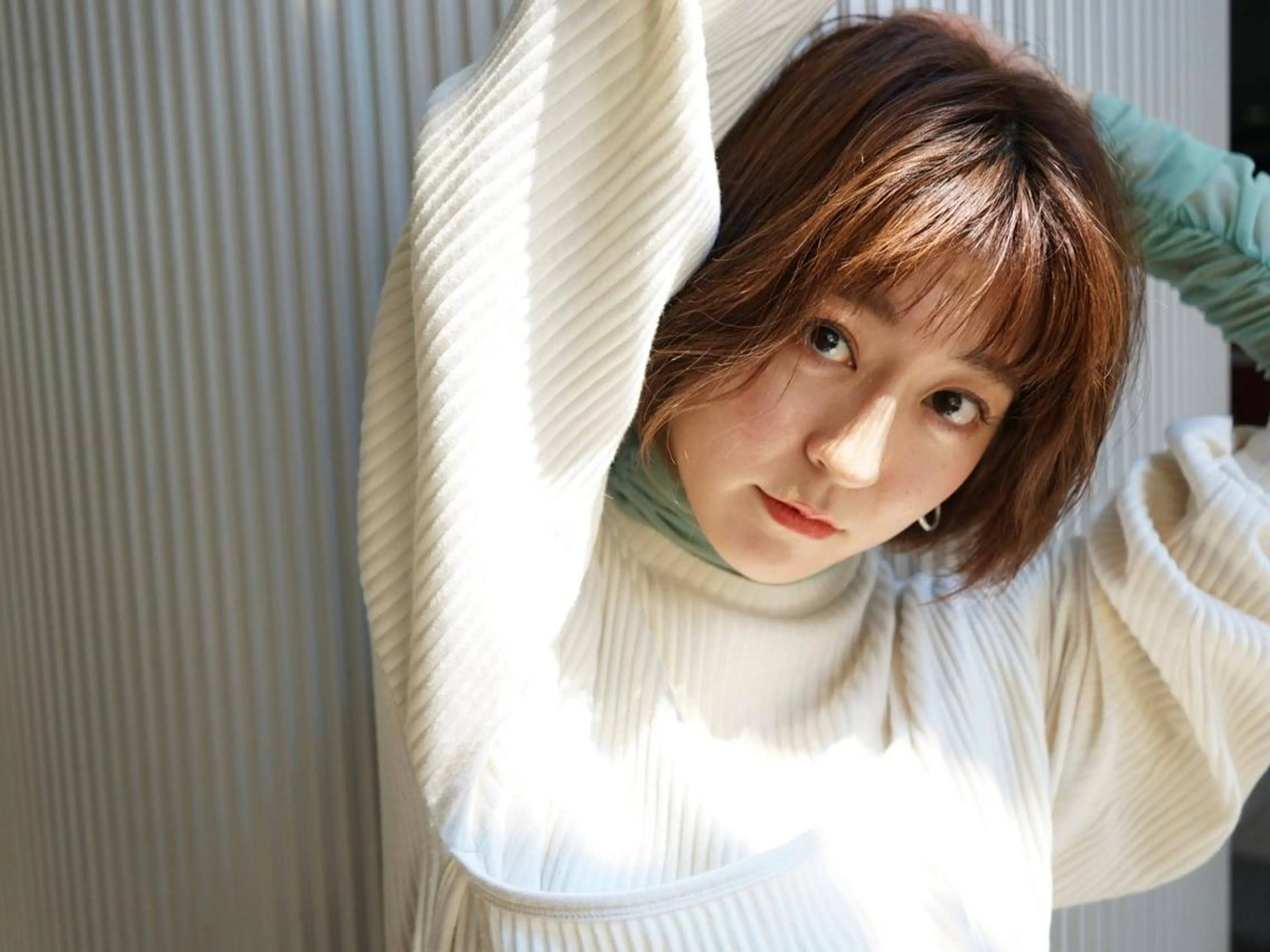 ミディアム カラー パーマ ヘアアレンジ アディクシーカラー アッシュ バレイヤージュ ベージュカラー ブリーチ newi grande 横浜店のヘアスタイル