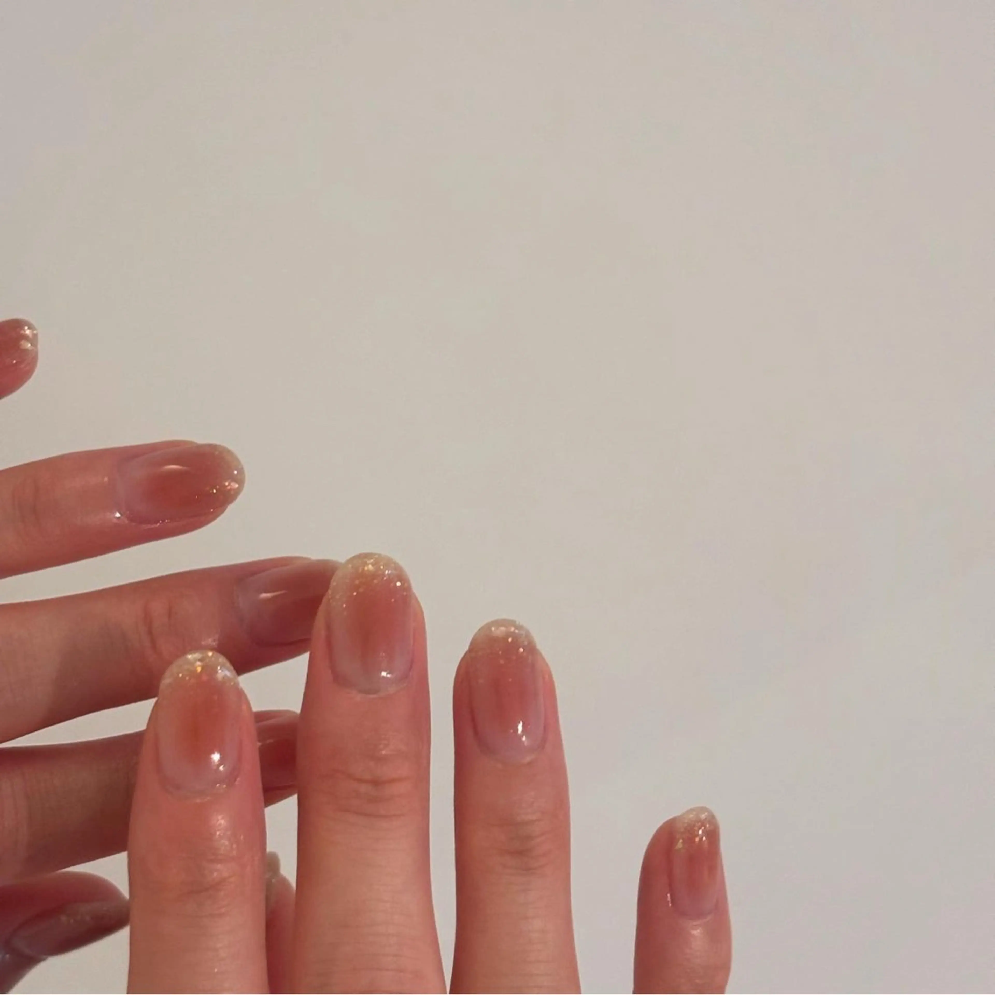 ネイル チークネイル ラメ(グリッター) ブライダルネイル ハンドネイル Elio所属・Elio 国泰寺のネイルデザイン