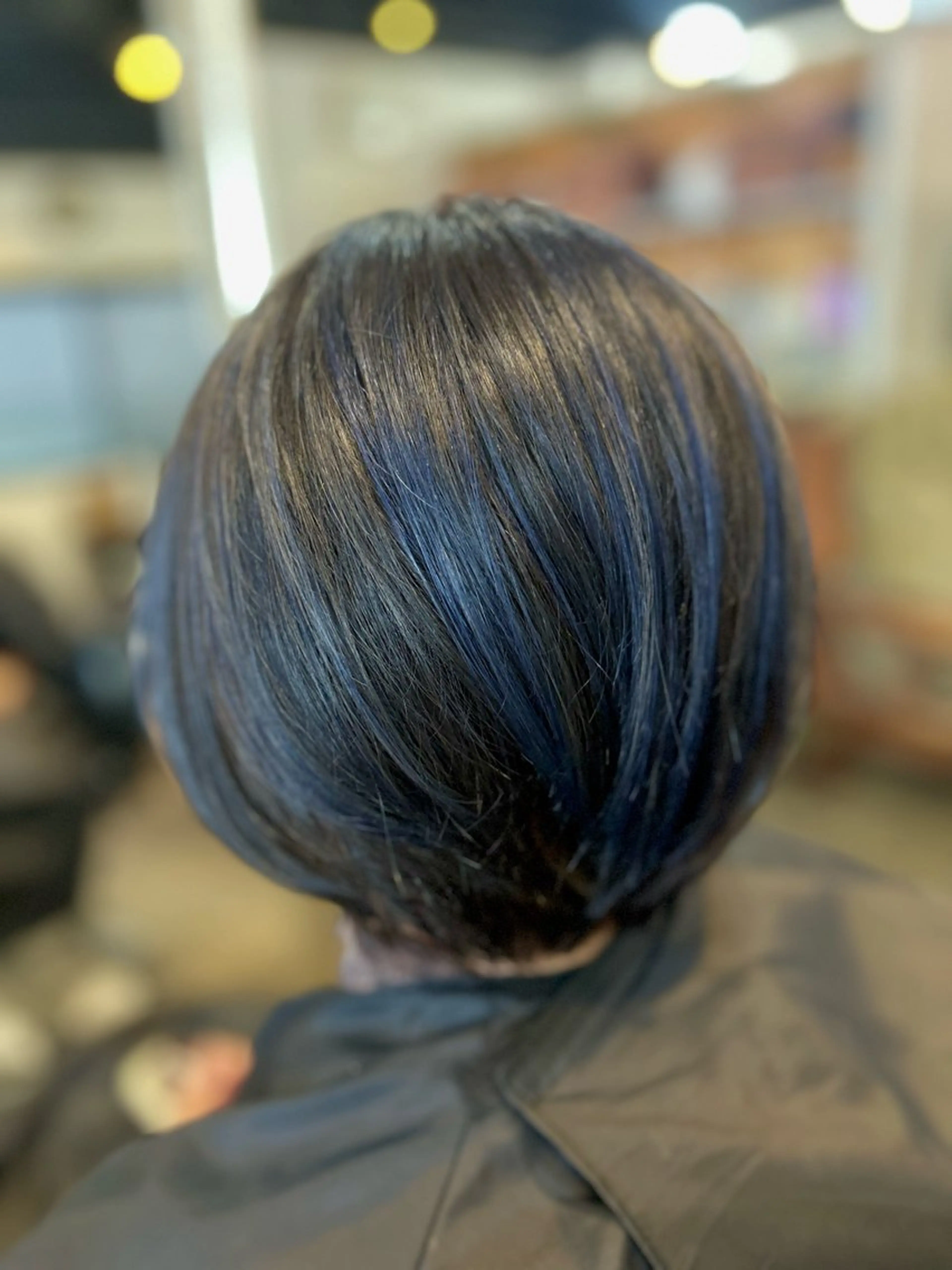 ショート カラー ブルーカラー ハイライトカラー ネイビーカラー ハイライト ヘアカラー Julia🖤 縮毛矯正🌬️🩵のヘアスタイル