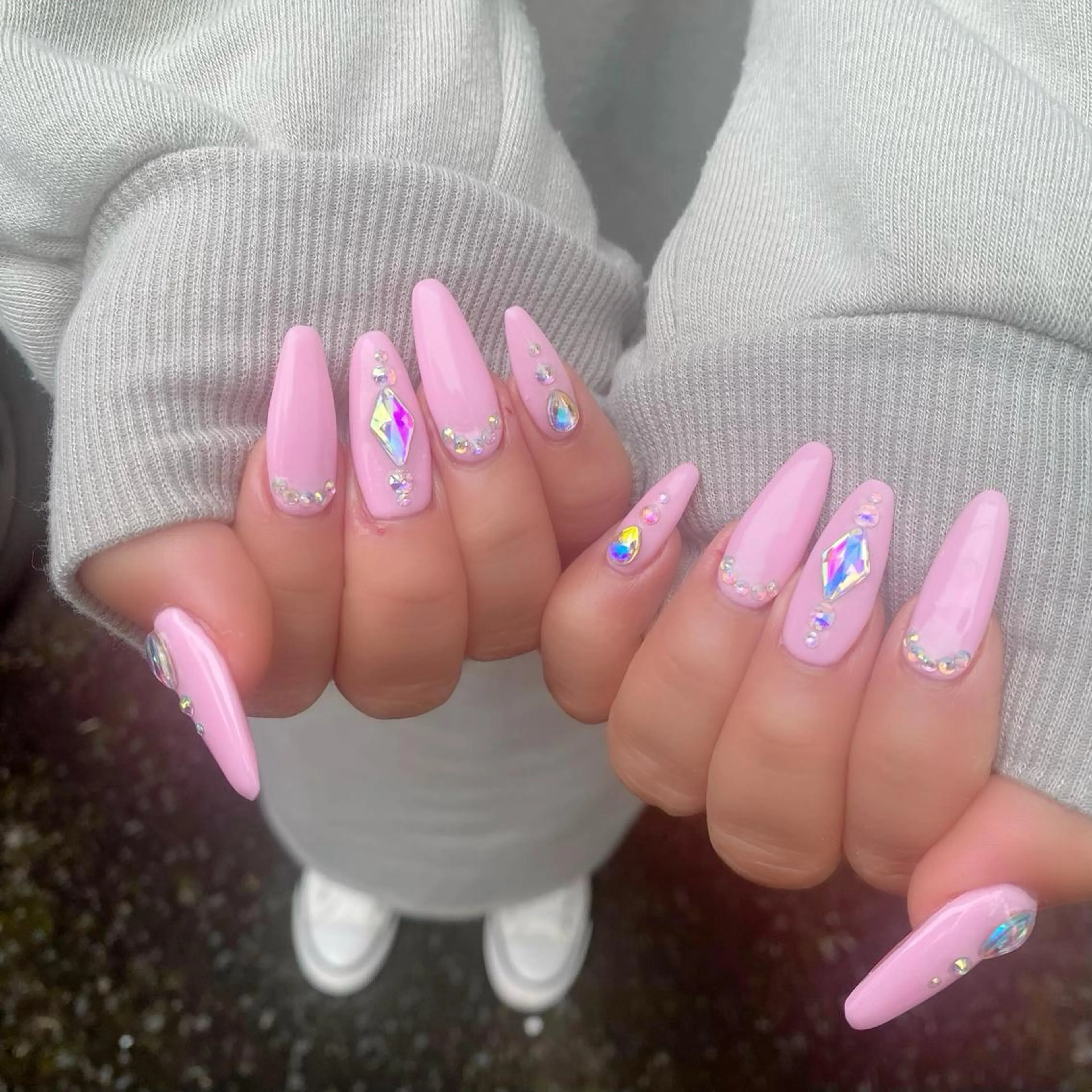 ネイル ロングネイル ピンク スカルプネイル ブライダルネイル 冬ネイル Salon Ｋのネイルデザイン