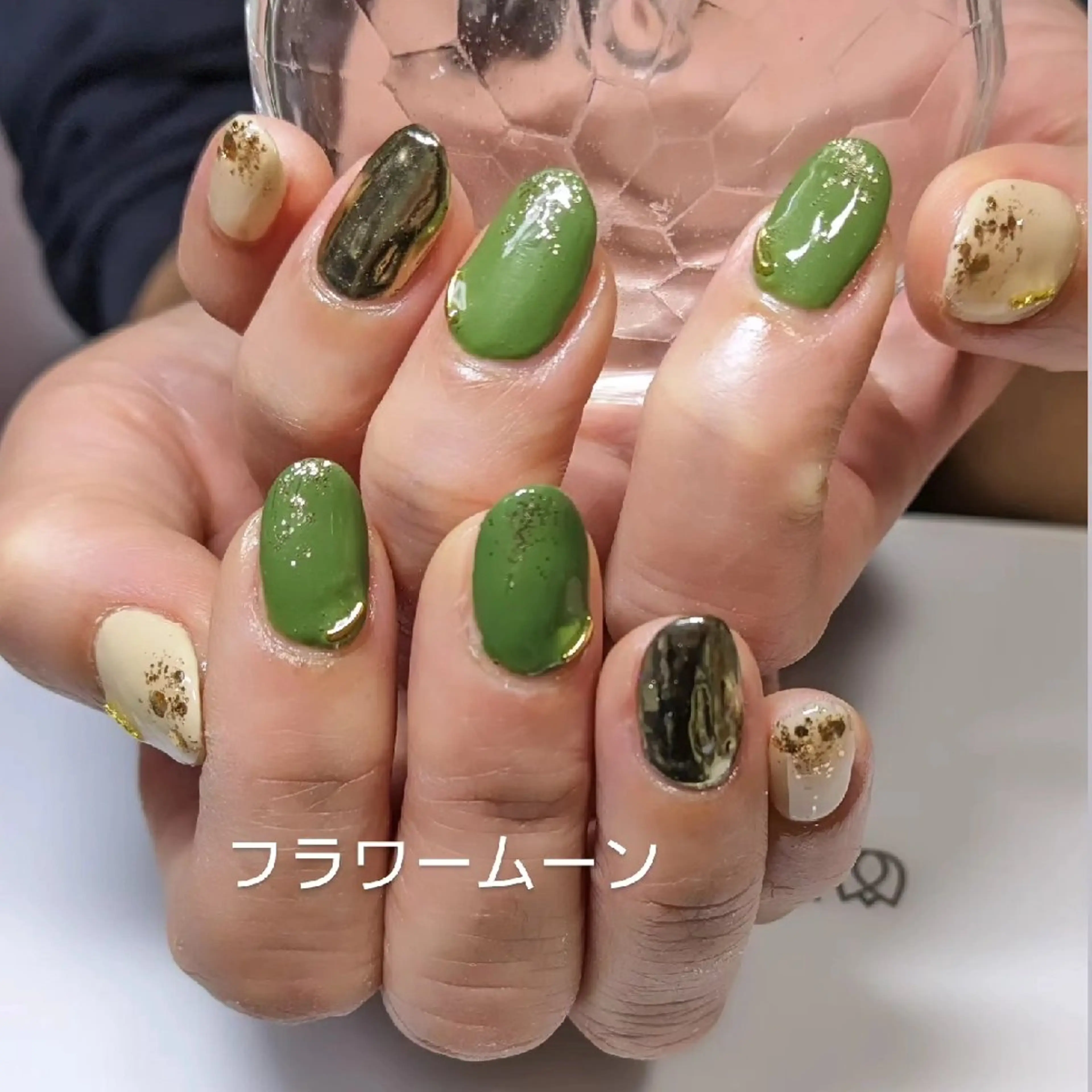 ネイル ミラーネイル フラワー ムーンのネイルデザイン