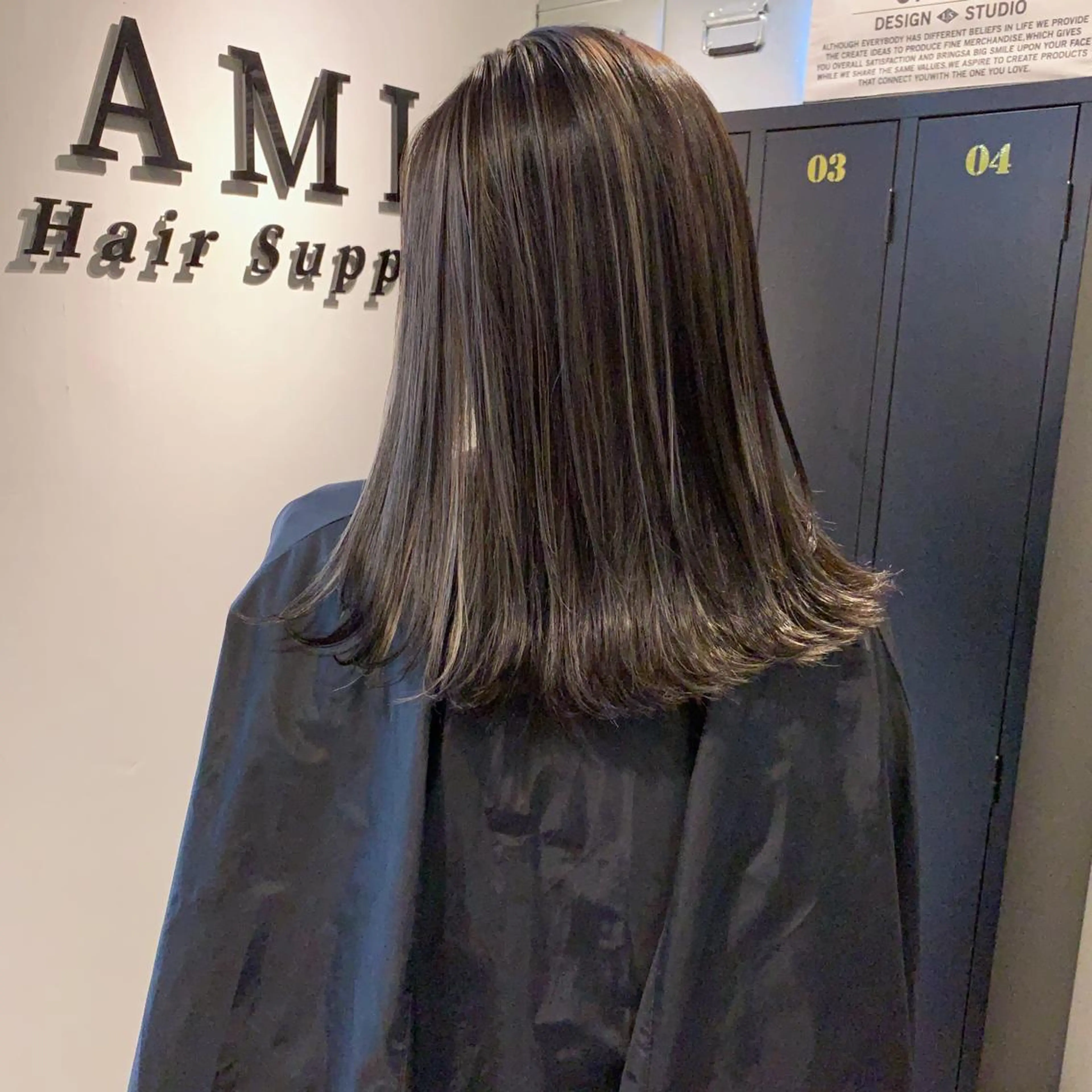 ミディアム カラー ハイライトカラー ハイライト ヘアカラー トリートメント YUSUKE レイヤーカットカラーのヘアスタイル