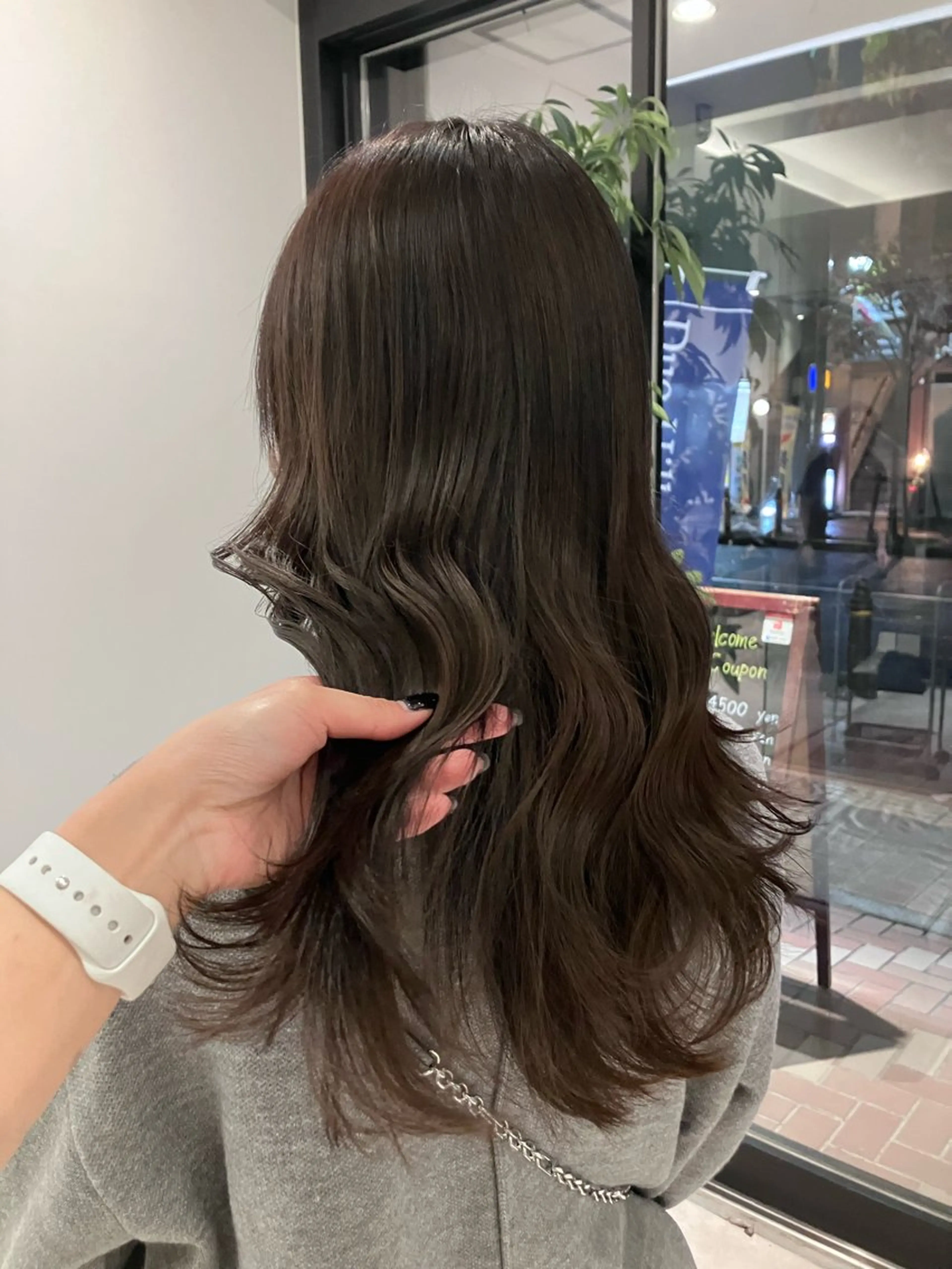 ロング カラー ベージュカラー トリートメント サキ🤍ハイトーン 🩰くびれ巻きヘアのヘアスタイル