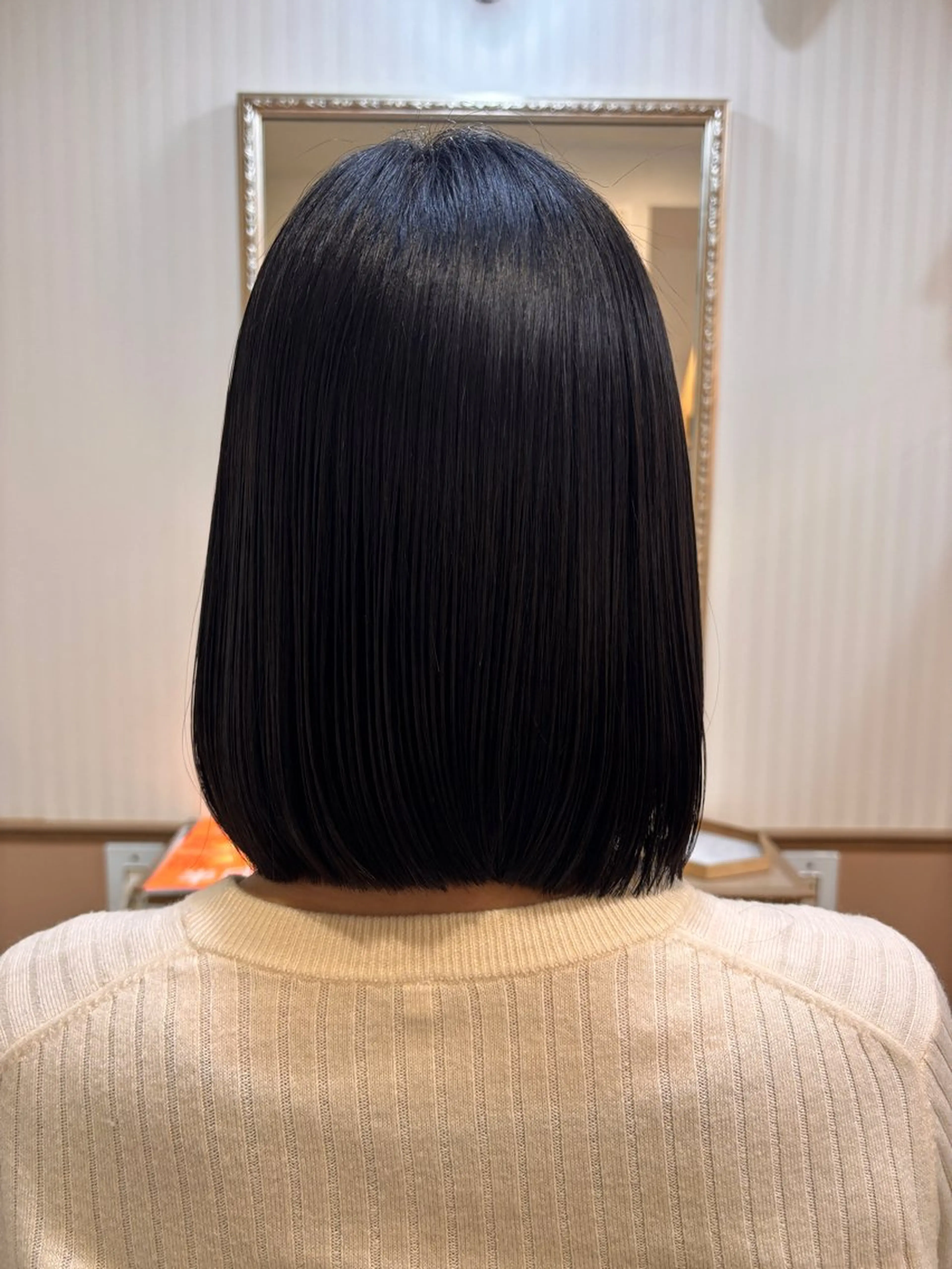 ミディアム 吉井 愛のヘアスタイル