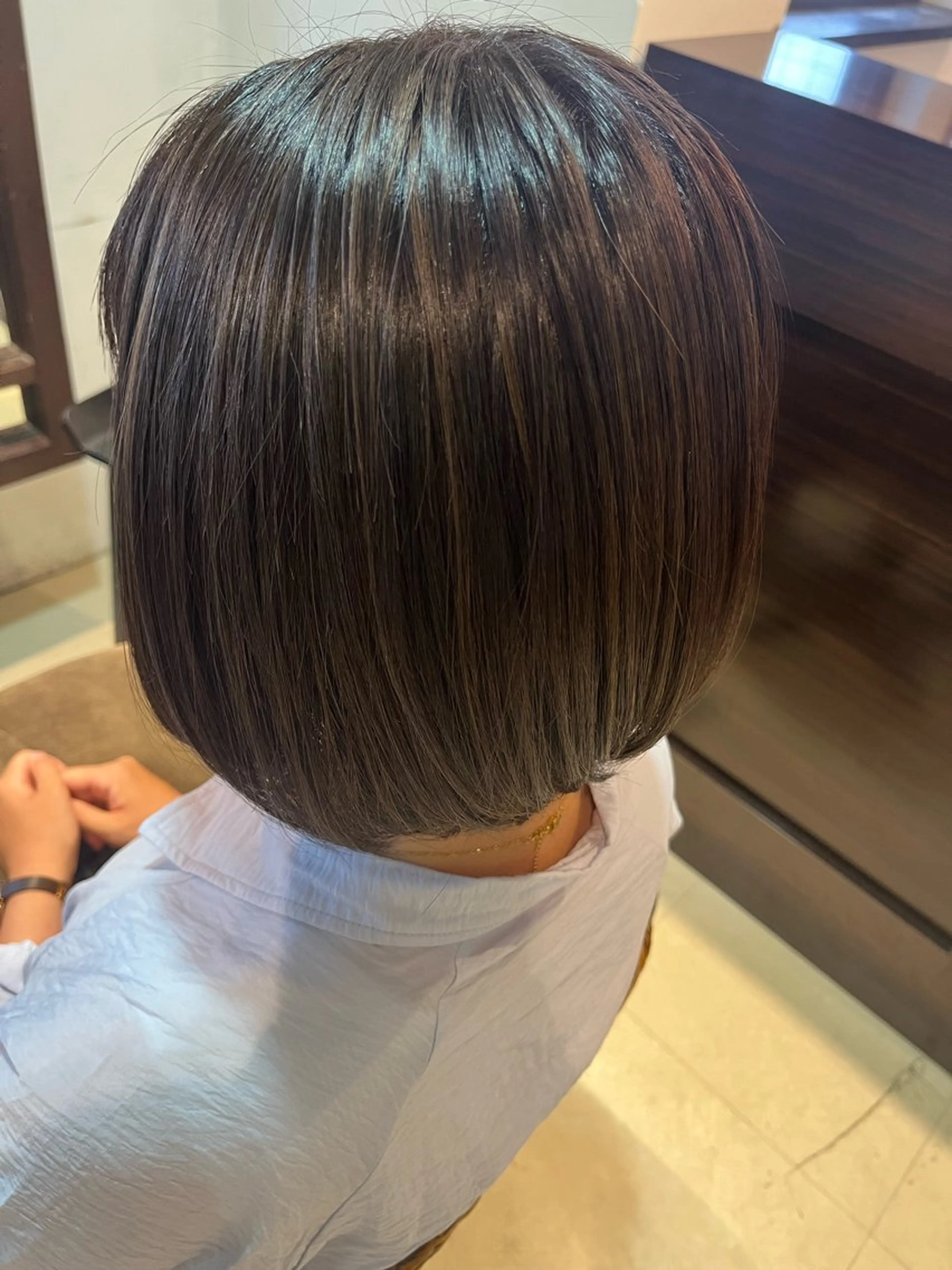 ミディアム カラー ハイライトカラー ハイライト カット ヘアカラー 岩上 充希のヘアスタイル