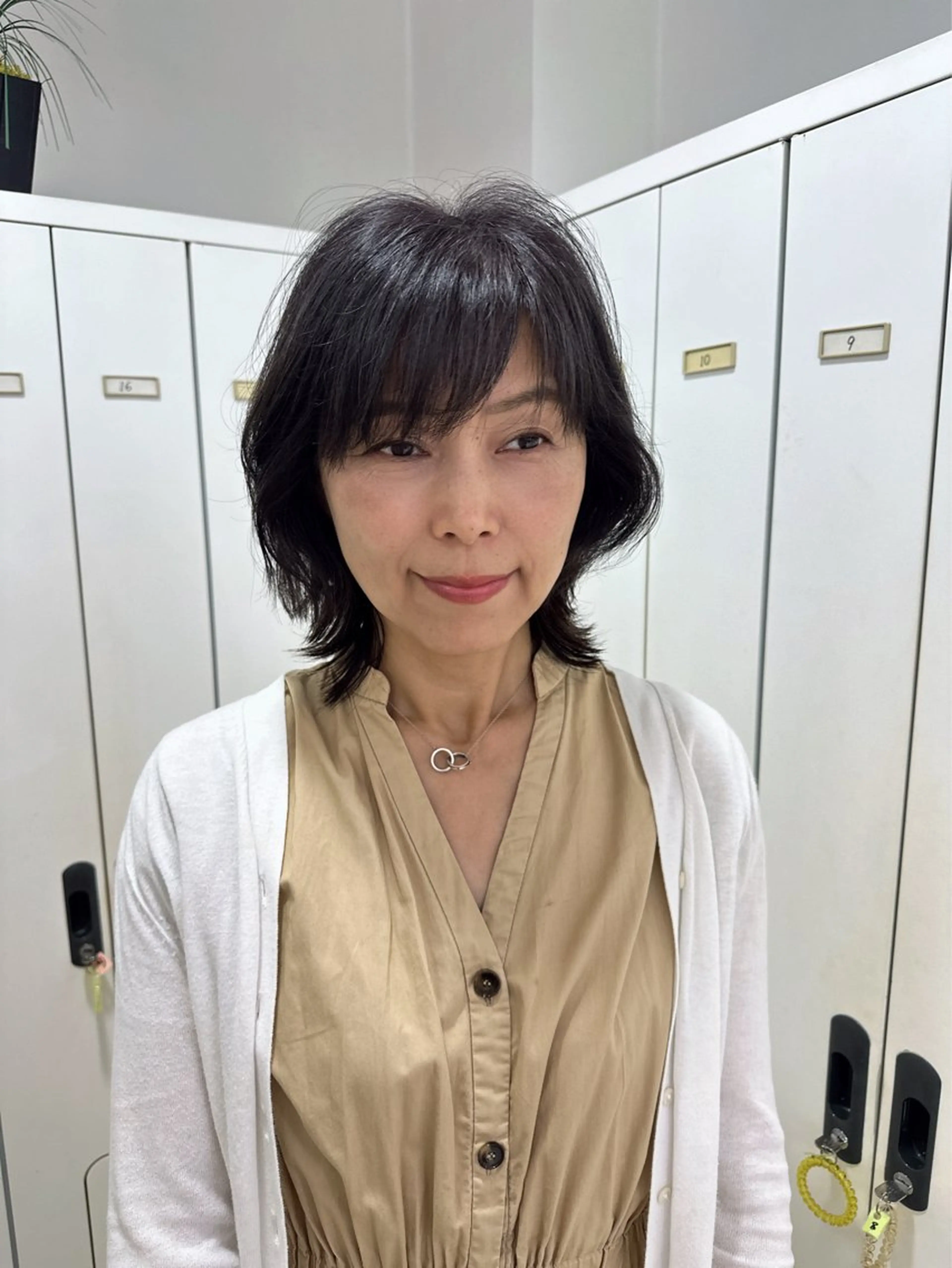 ミディアム レイヤーカット ウルフカット ウルフレイヤー レイヤー 艶々カラーのヘアスタイル