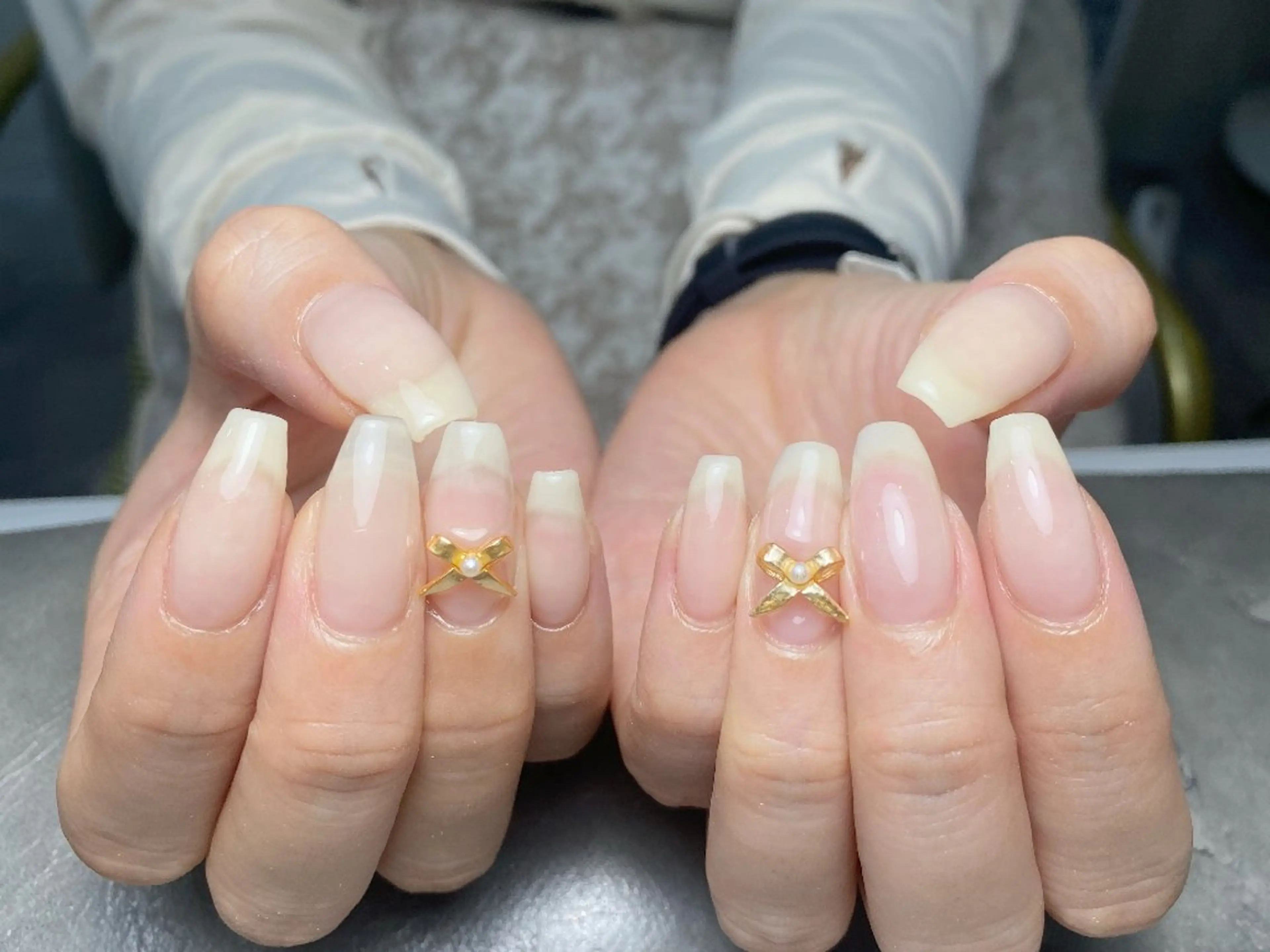 ネイル チークネイル 長さ出し フレンチネイル ジェルネイル キラキラネイル ハンドネイル UM Nail Salonのネイルデザイン