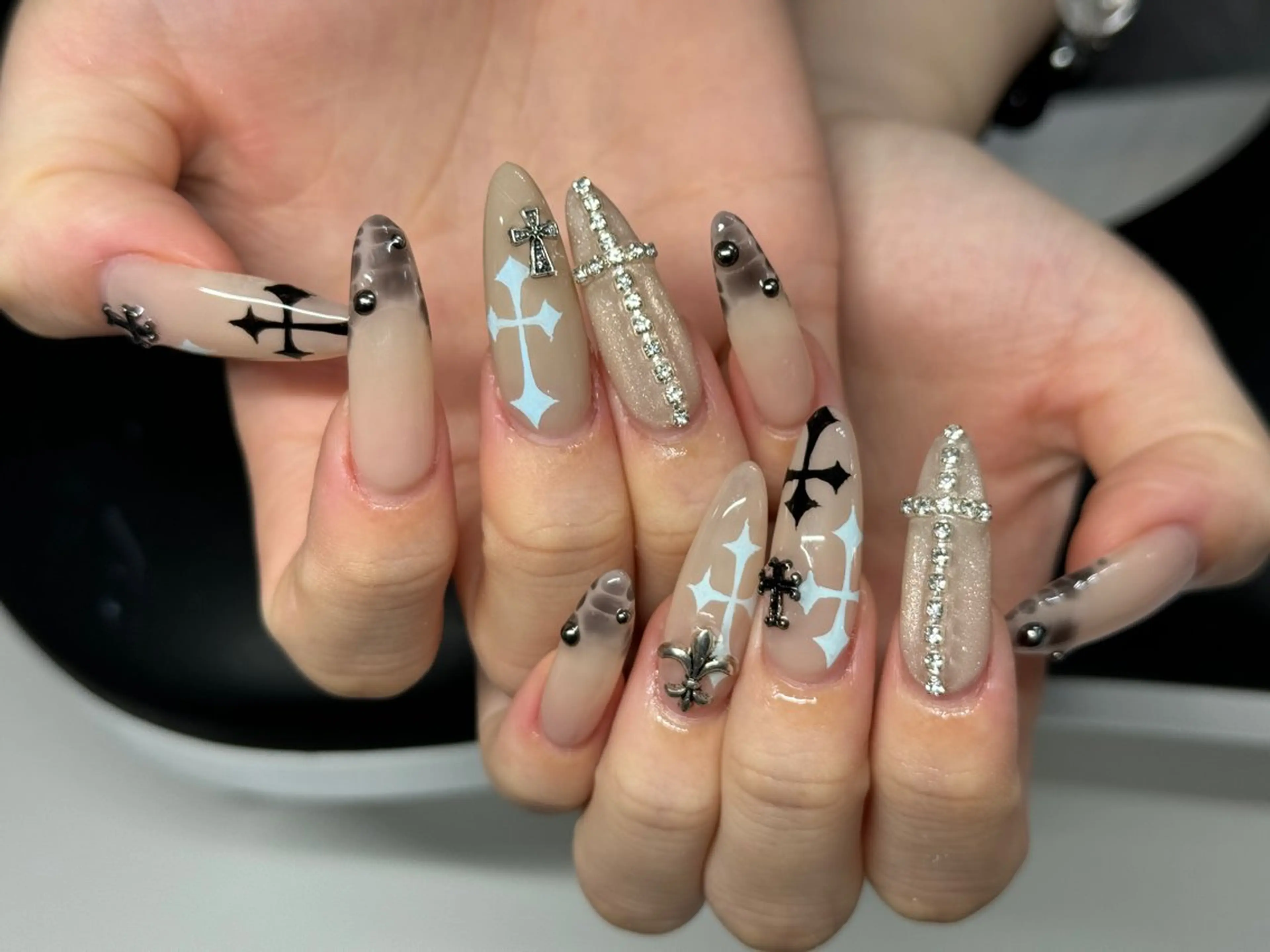 ネイル オーロラネイル チークネイル 長さ出し フットネイル フレンチネイル ハンドネイル Nail&Eyela sh Nanaのネイルデザイン