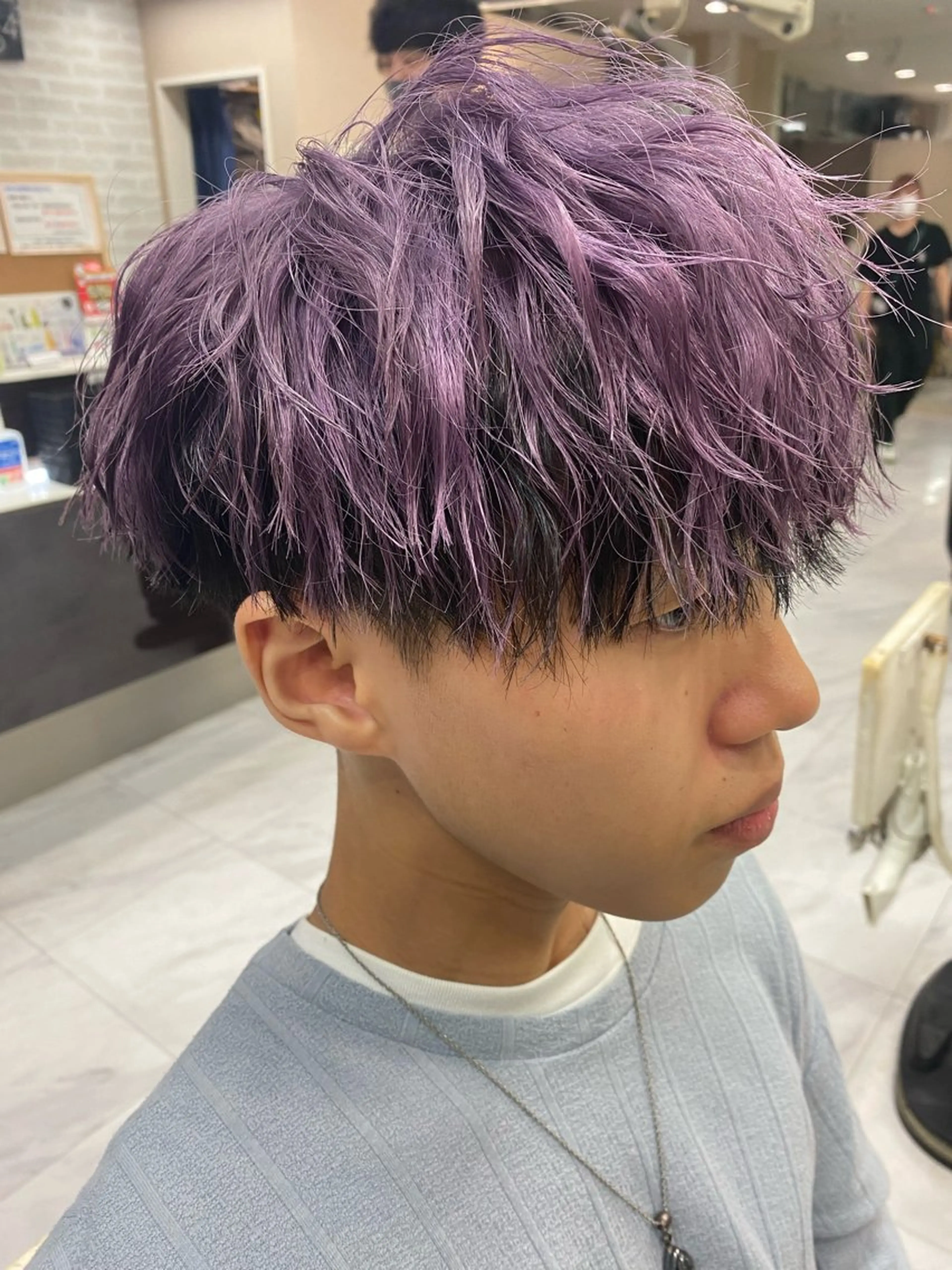ショート カラー メンズ メンズブリーチ ブリーチ デザインカラー ラベンダーカラー パープルカラー ヘアカラー トリートメント 目黒 碧人のヘアスタイル