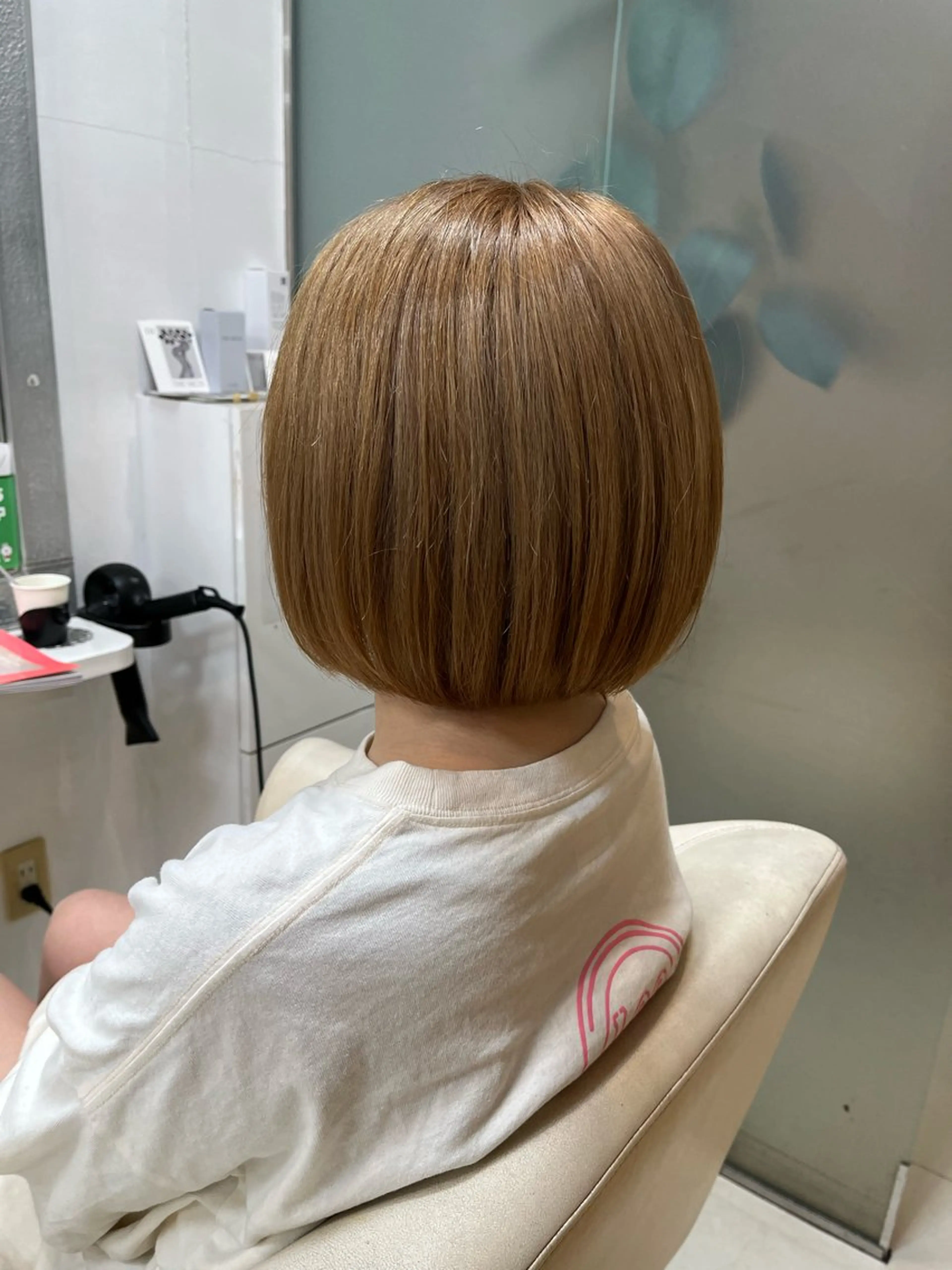 ショート カラー ベージュカラー ボブ 柳川 玲也のヘアスタイル