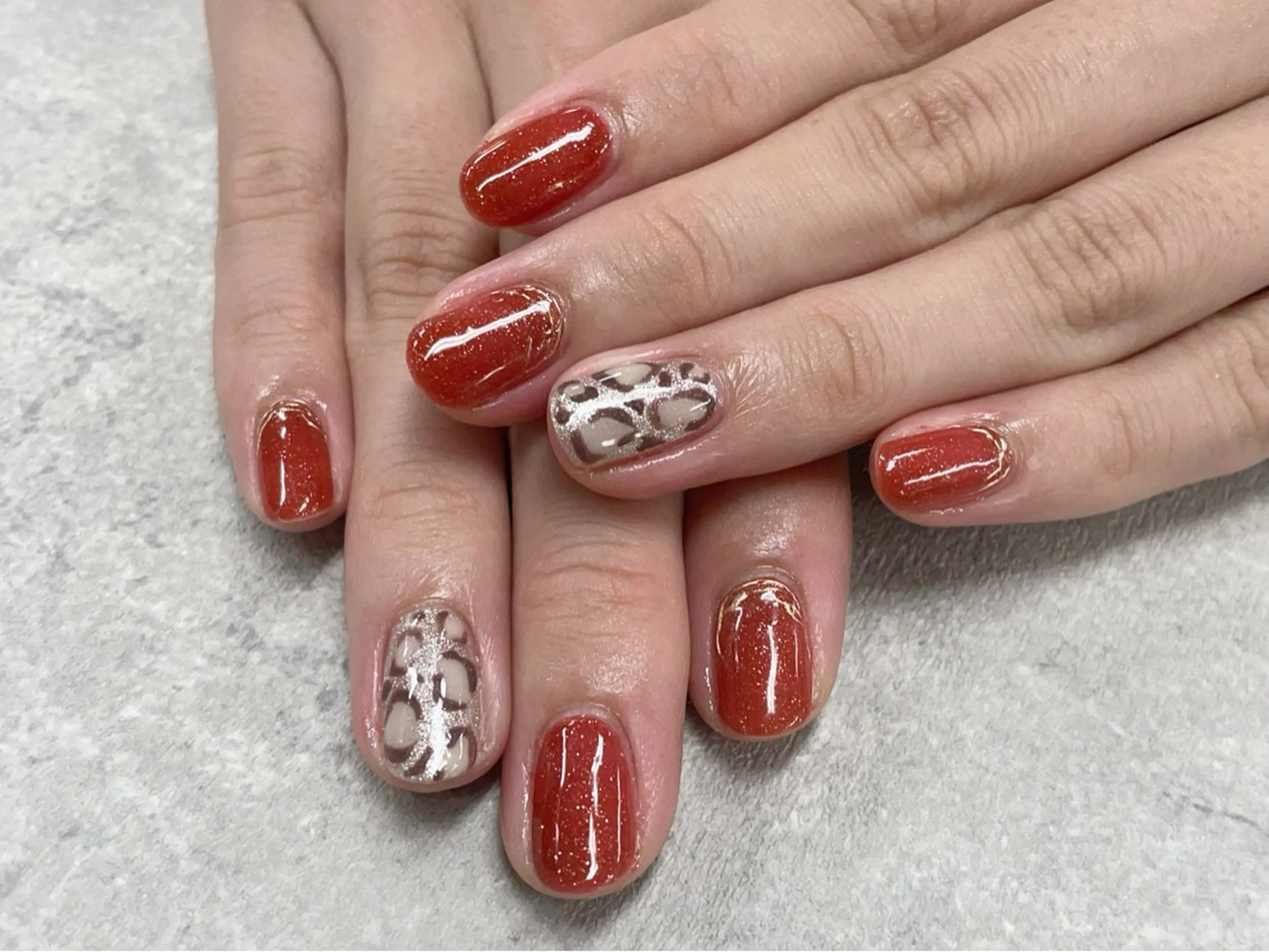 ネイル アニマル柄 マグネットネイル ワンカラーネイル 赤色 冬ネイル clear yayoiのネイルデザイン