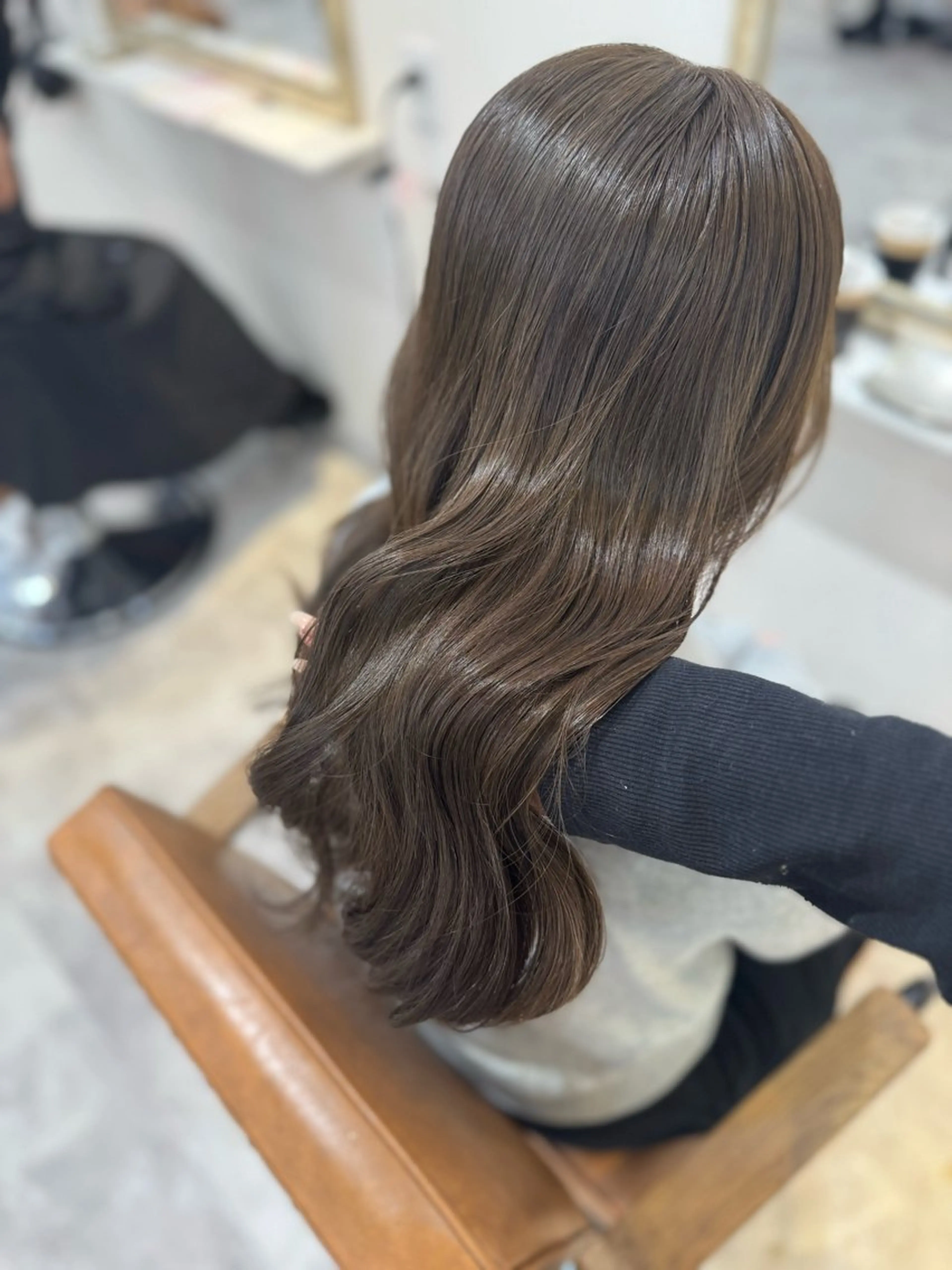 ロング カラー ベージュカラー ブリーチ ブラウンカラー ショコラブラウン ショコラグレージュ カット ヘアカラー トリートメント 赤み無し柔らかカラー 【梅田】madokaのヘアスタイル