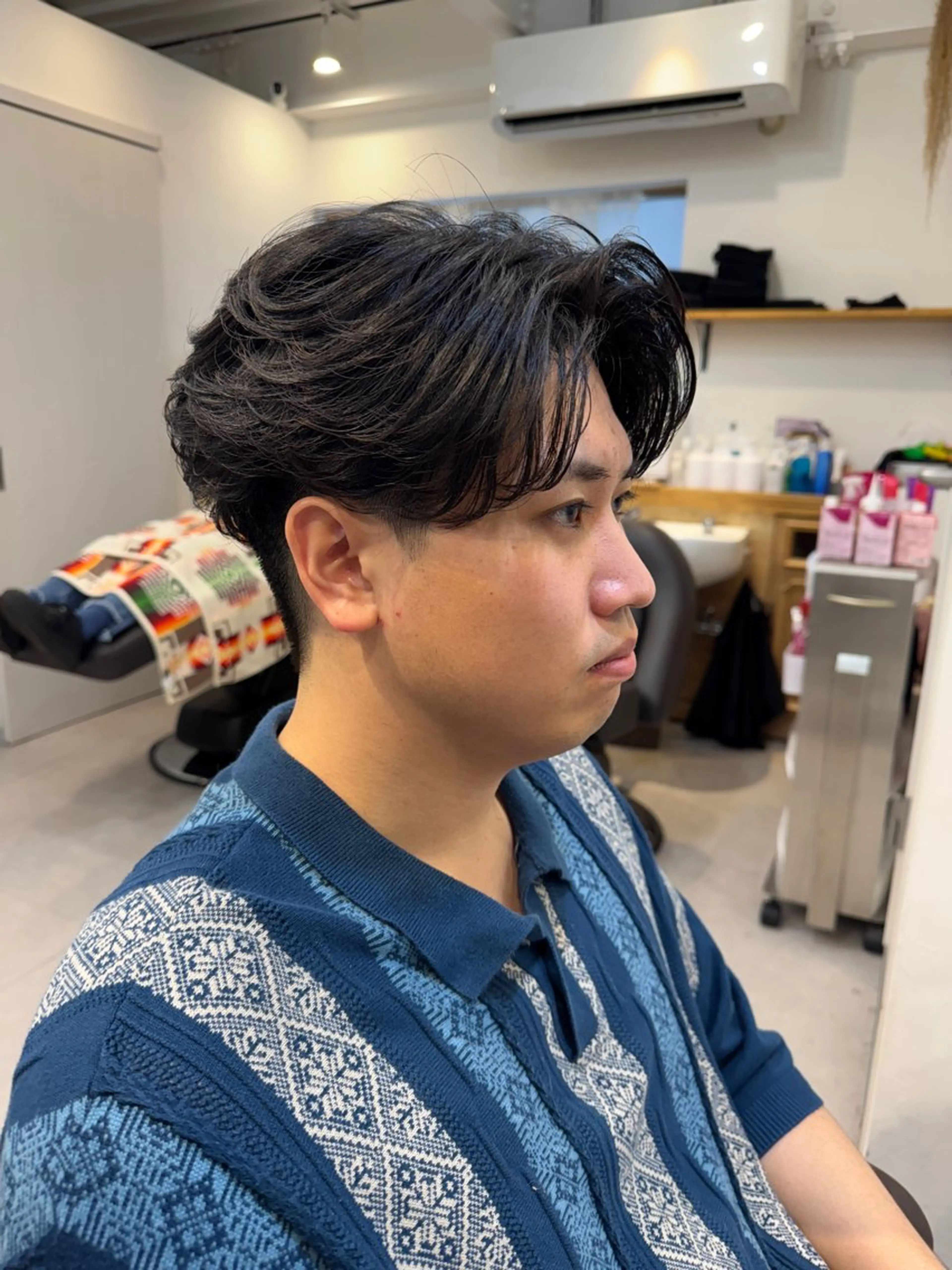 ミディアム パーマ メンズ ミディアムパーマ フェザーパーマ メンズパーマ カット パーマ トリートメント Dxxxx III所属・似合う髪型が 分からない方へのヘアスタイル