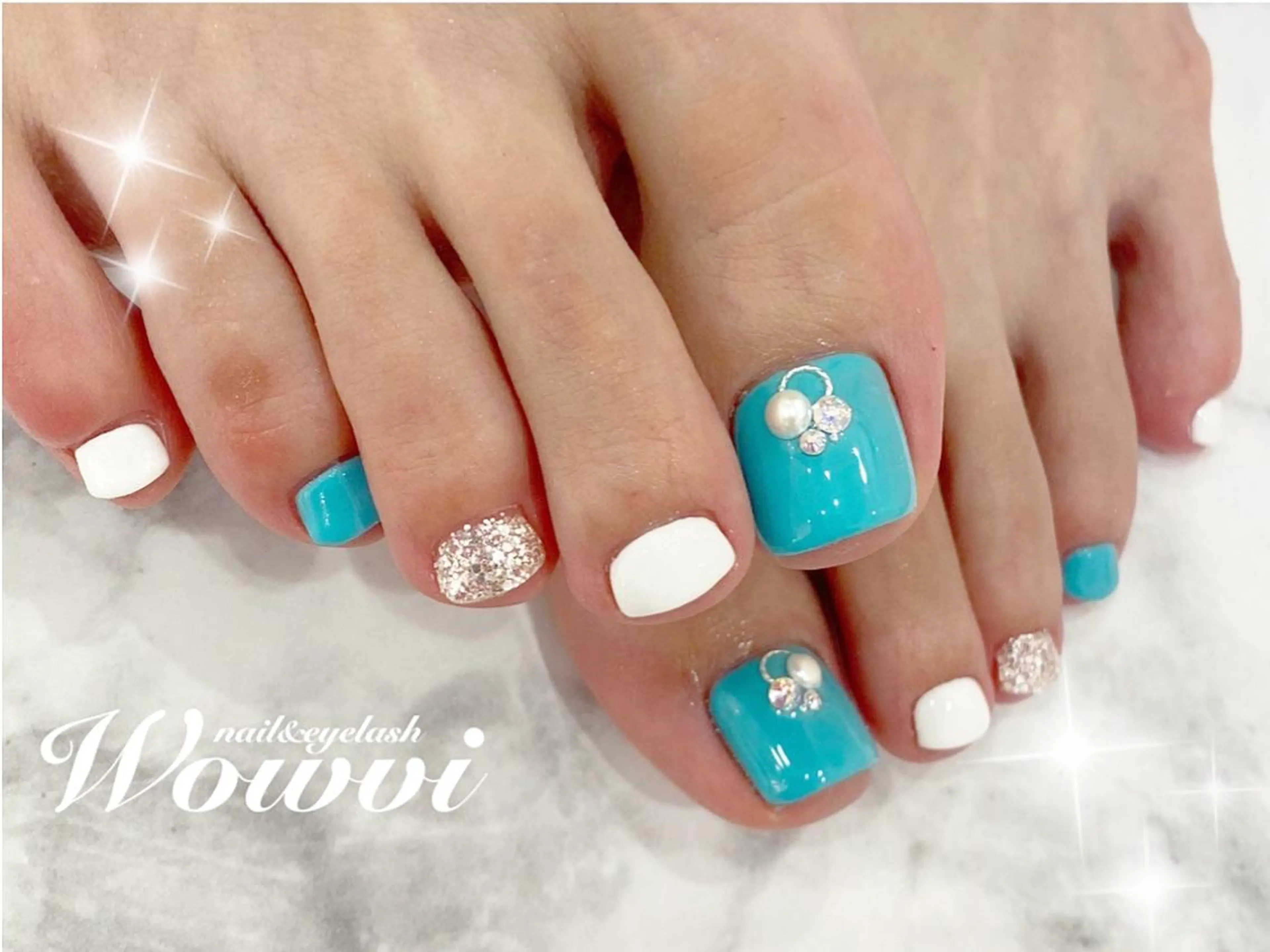 ネイル フットネイル シンプルネイル wowvi ワウビーの眉毛・アイブロウイメージ