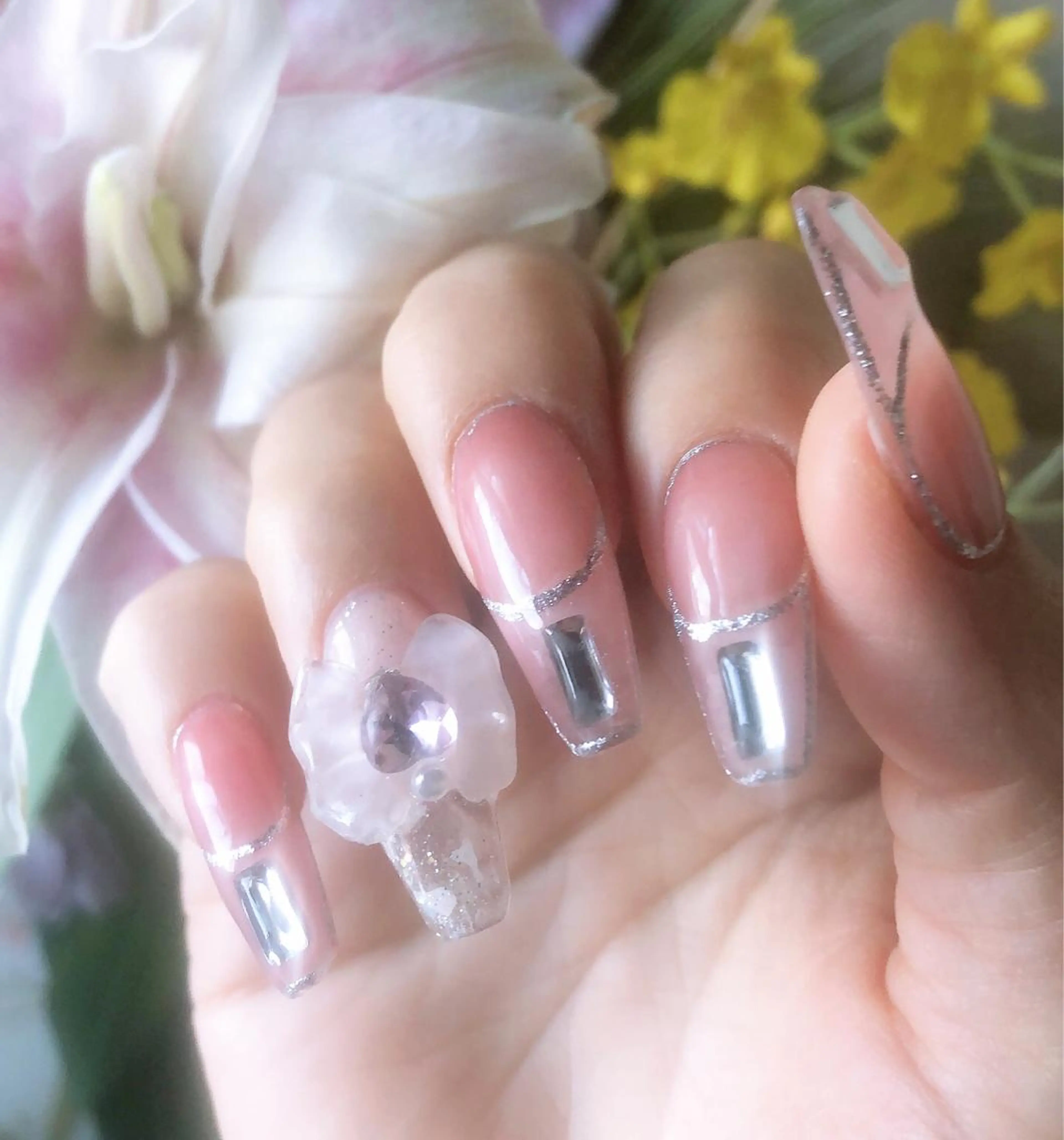 ネイル ハンドネイル MoonNail ユリ🌸のネイルデザイン