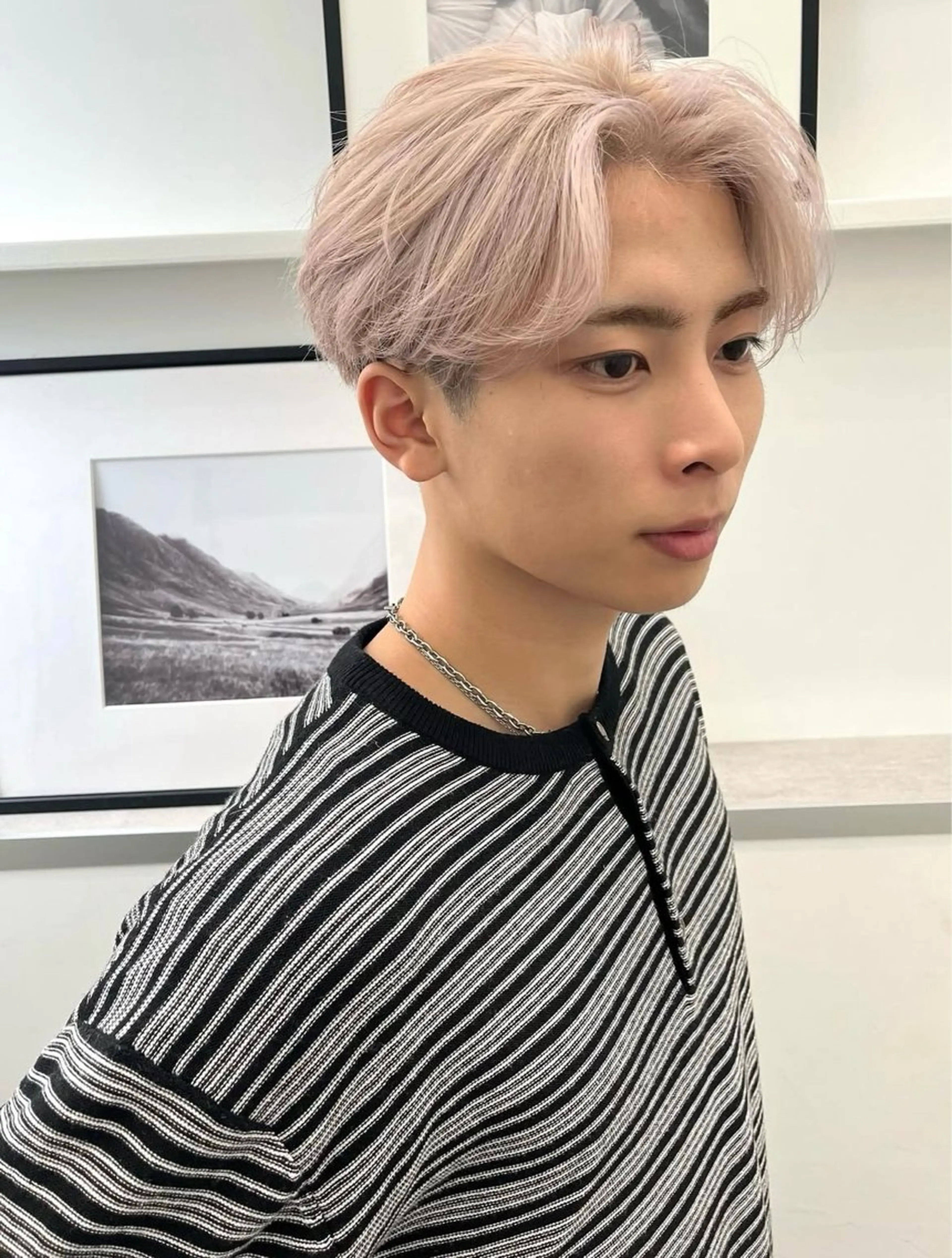 ショート メンズ センターパート フェザーパーマ メンズパーマ メンズツイストパーマ 波巻きパーマ 網谷 萌夏のヘアスタイル